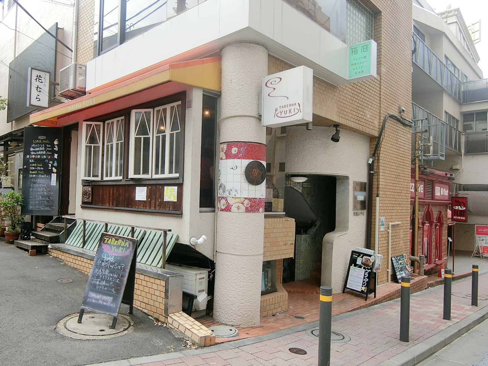1階飲食店の様子