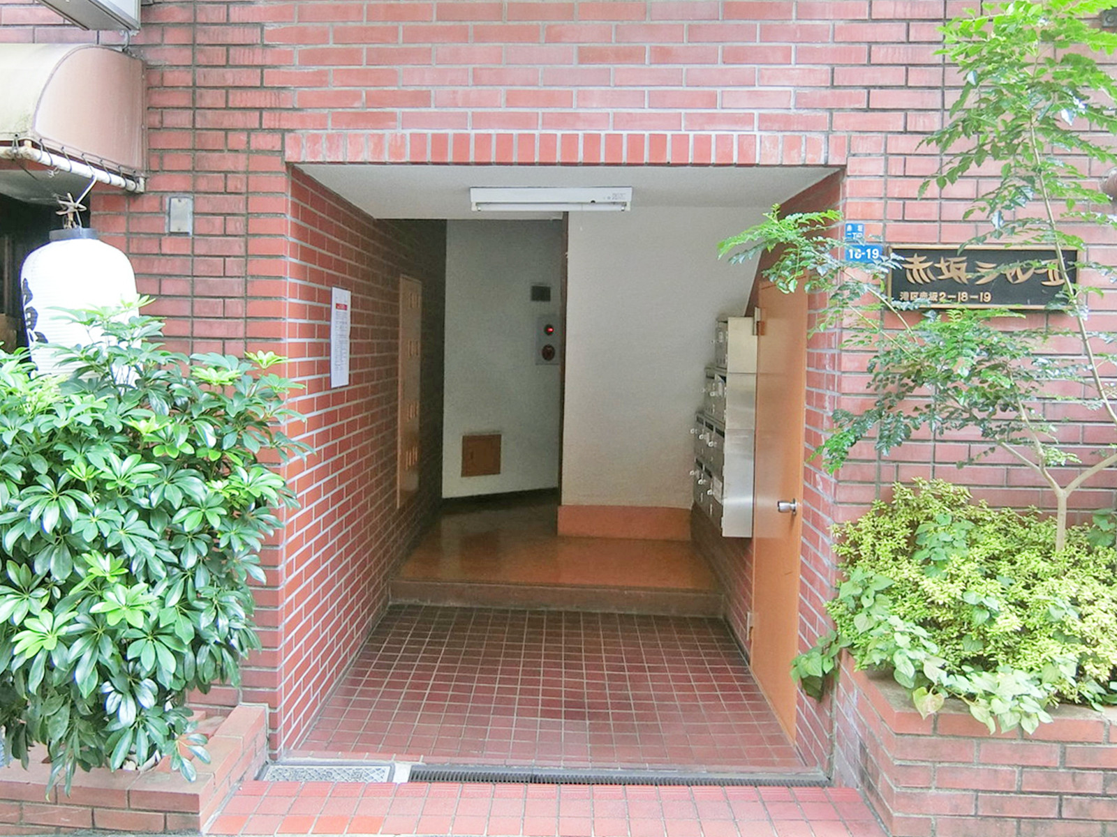 オフィスビル出入口
