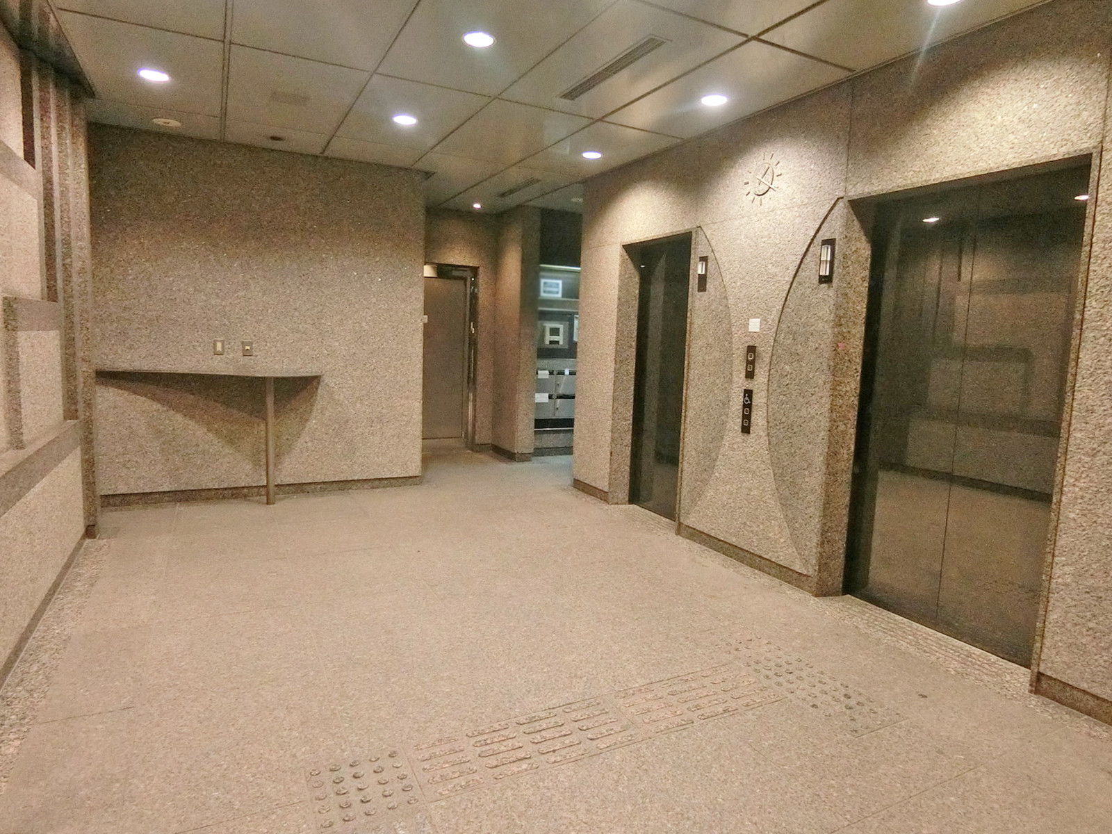 エレベーターホール