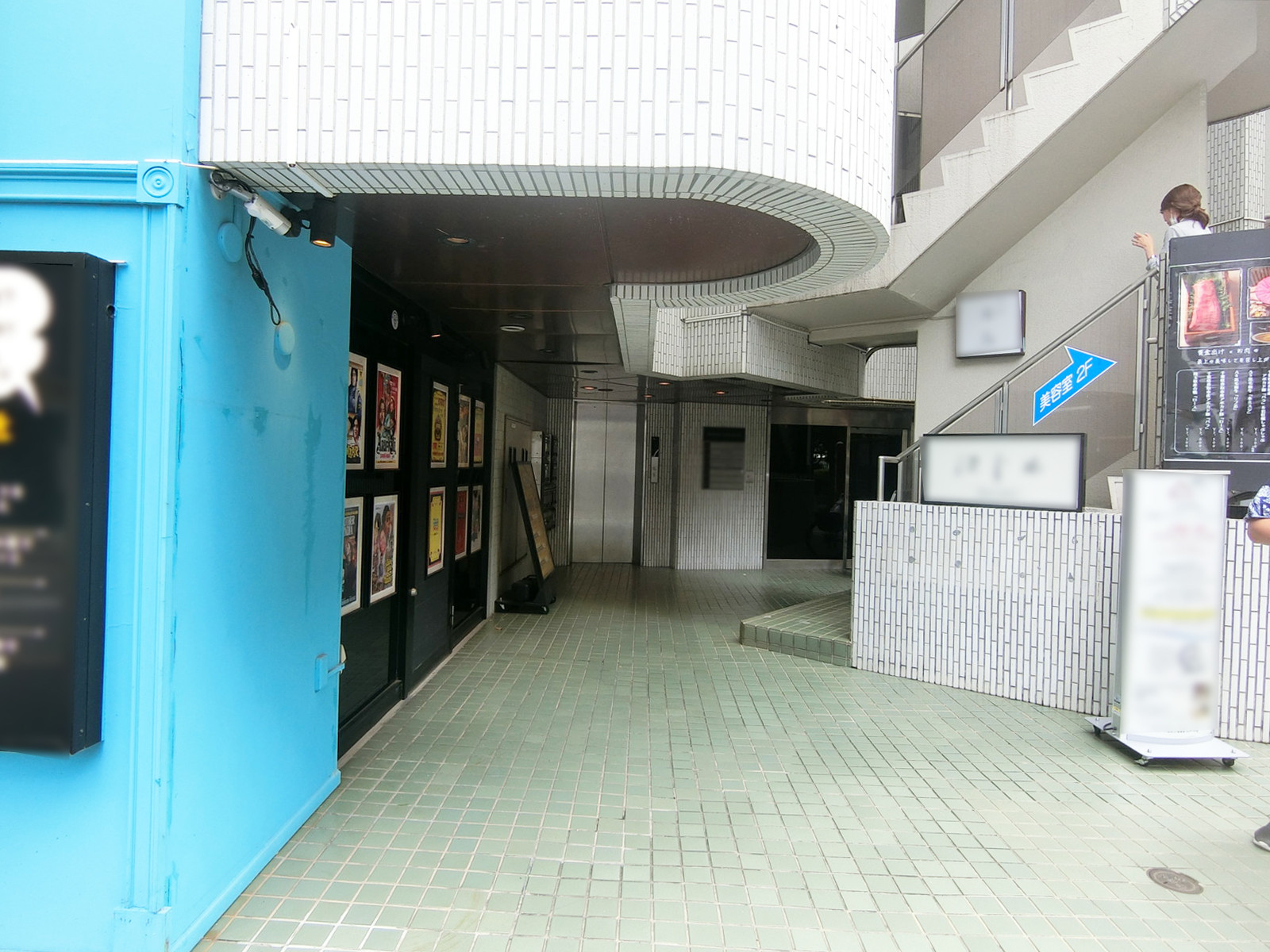 オフィスビル出入口