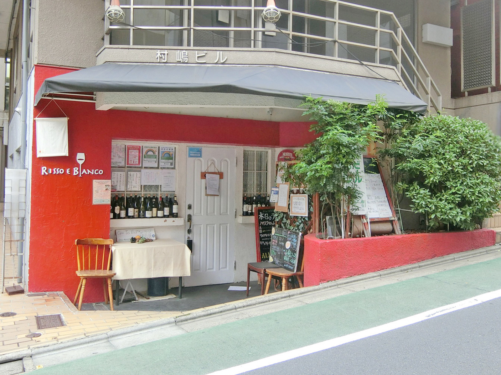 1階飲食店の様子