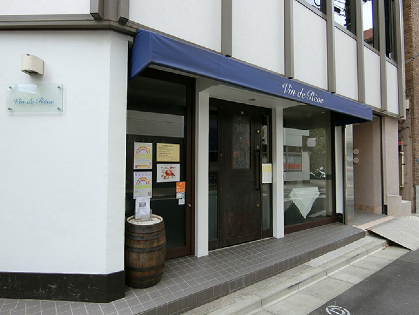1階の飲食店の様子