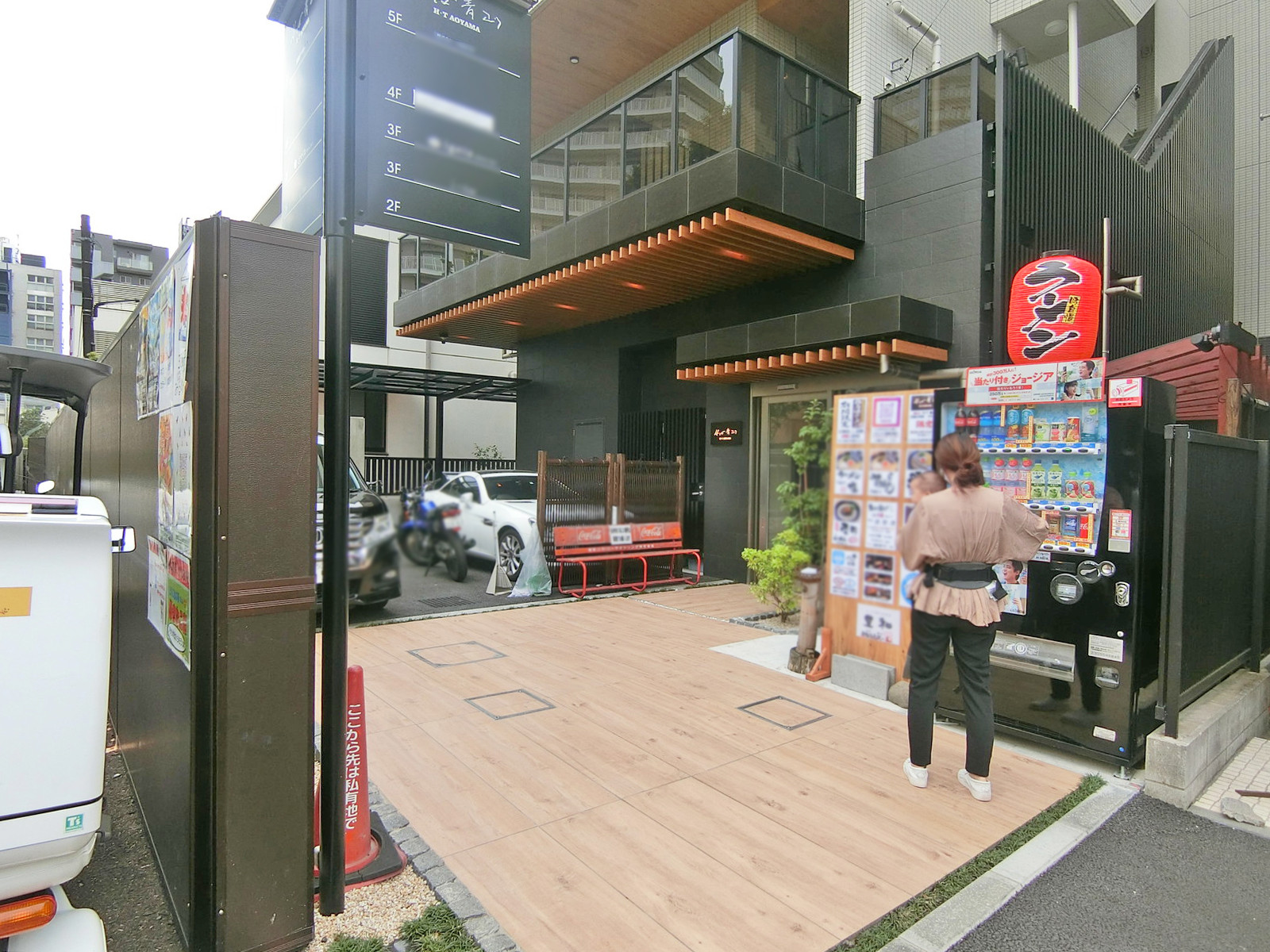 オフィスビル出入口