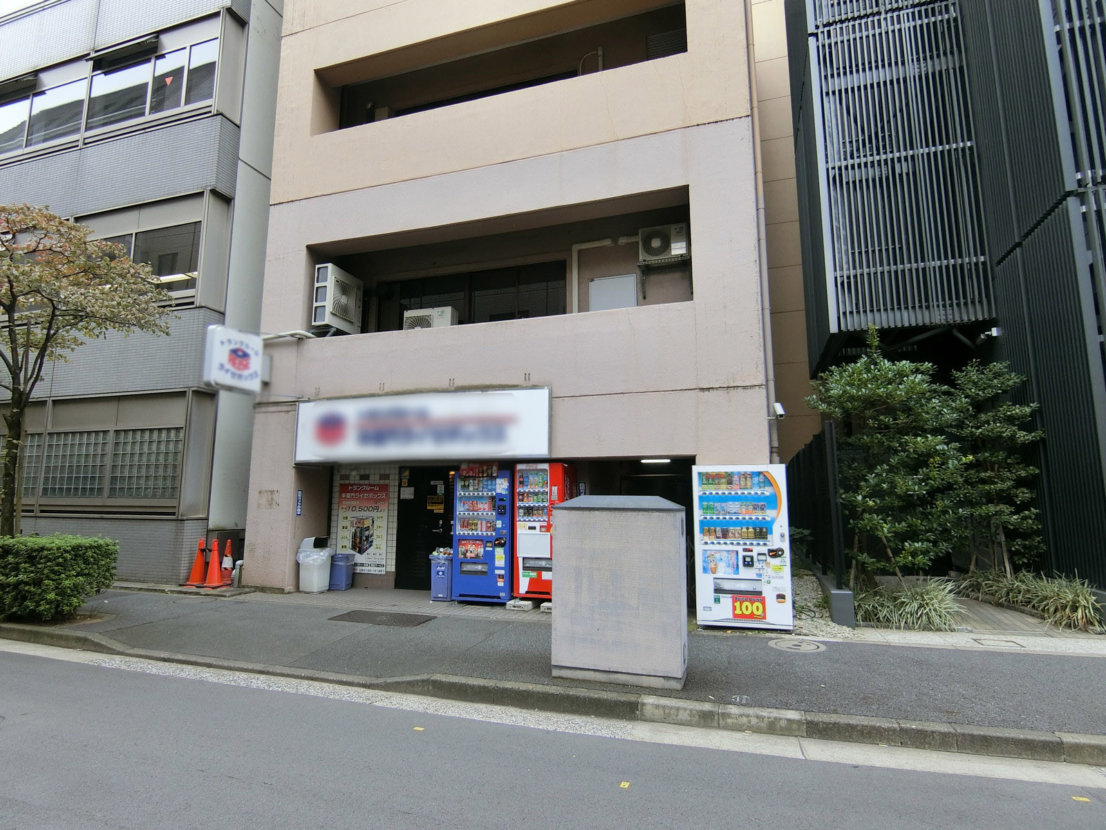 ビル裏の様子