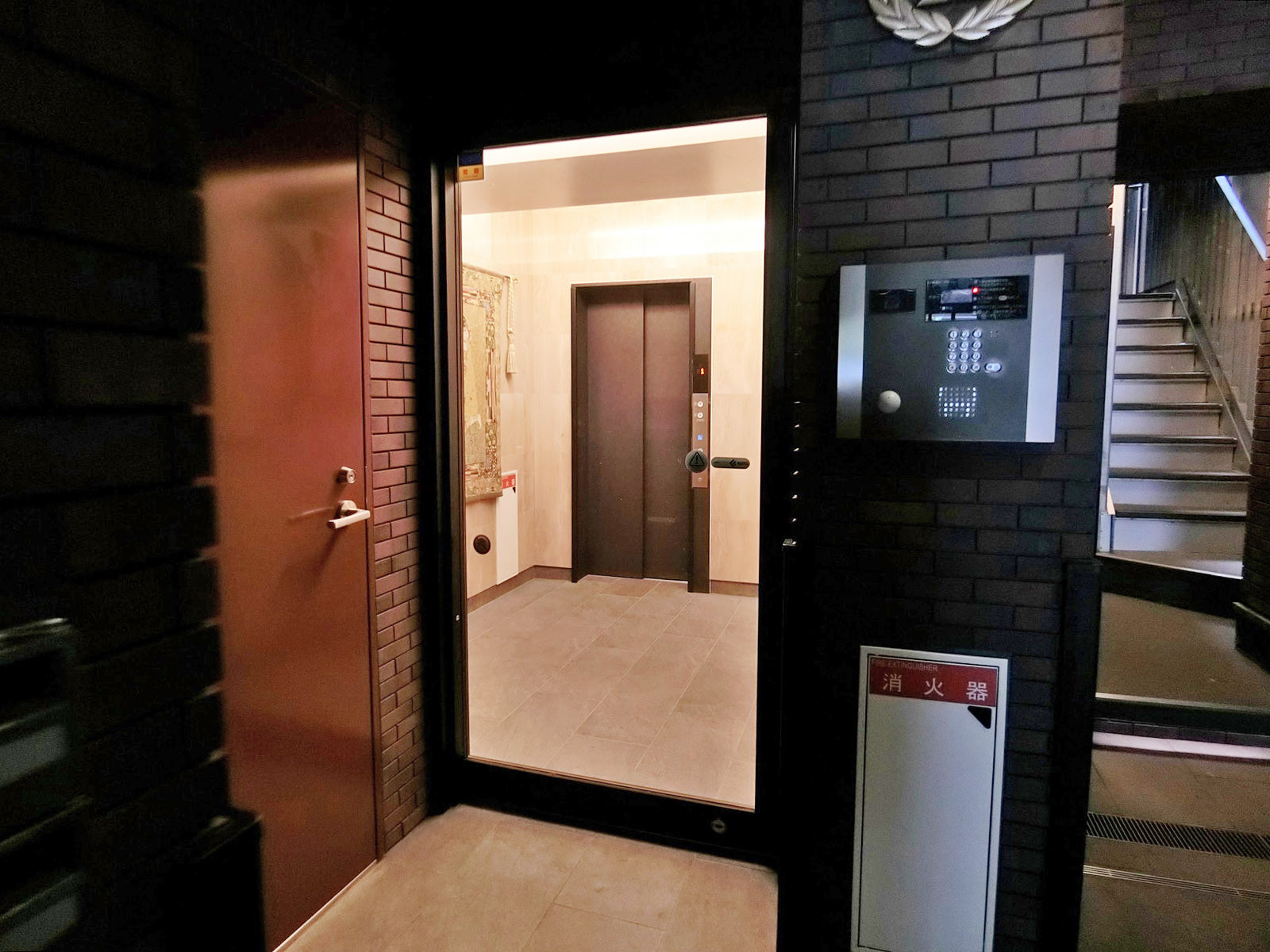 エレベーターホール出入り口