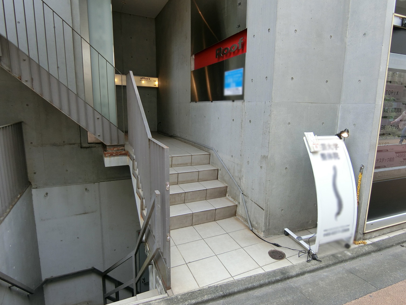 オフィスビル出入口