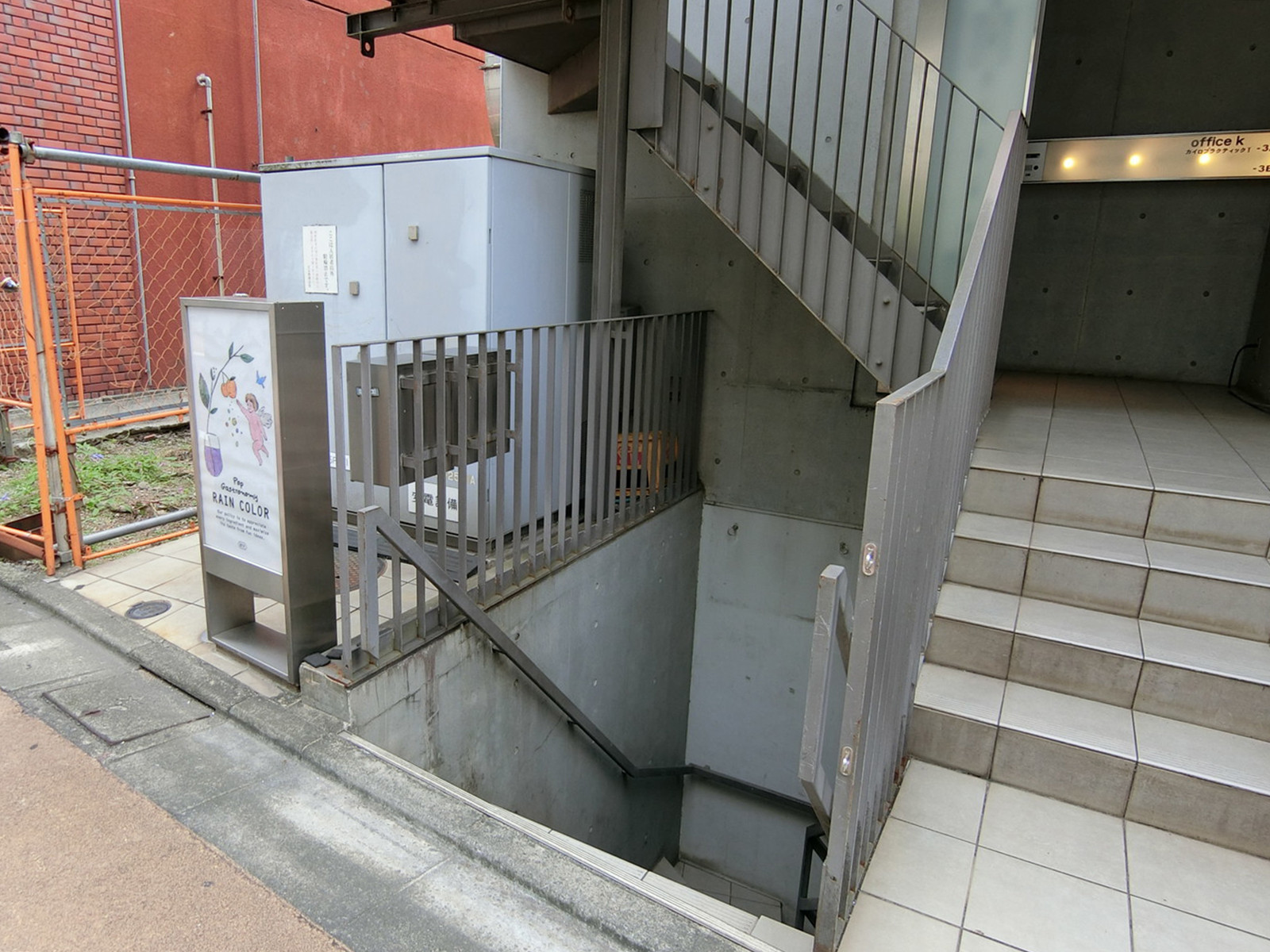 地下1階店舗の出入口