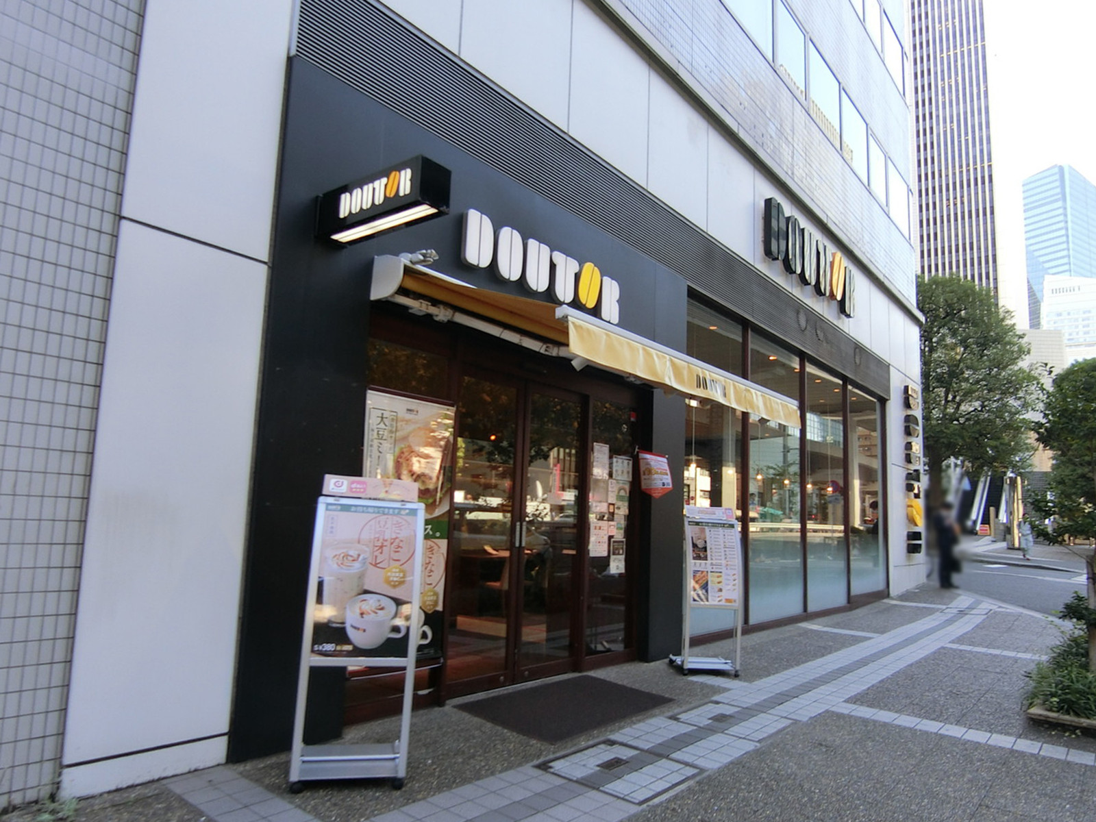 1階のドトールコーヒーショップ