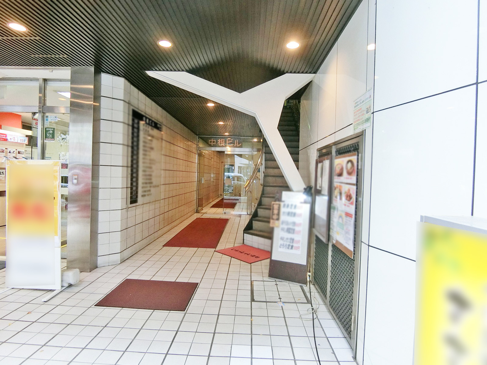 オフィスビル出入口