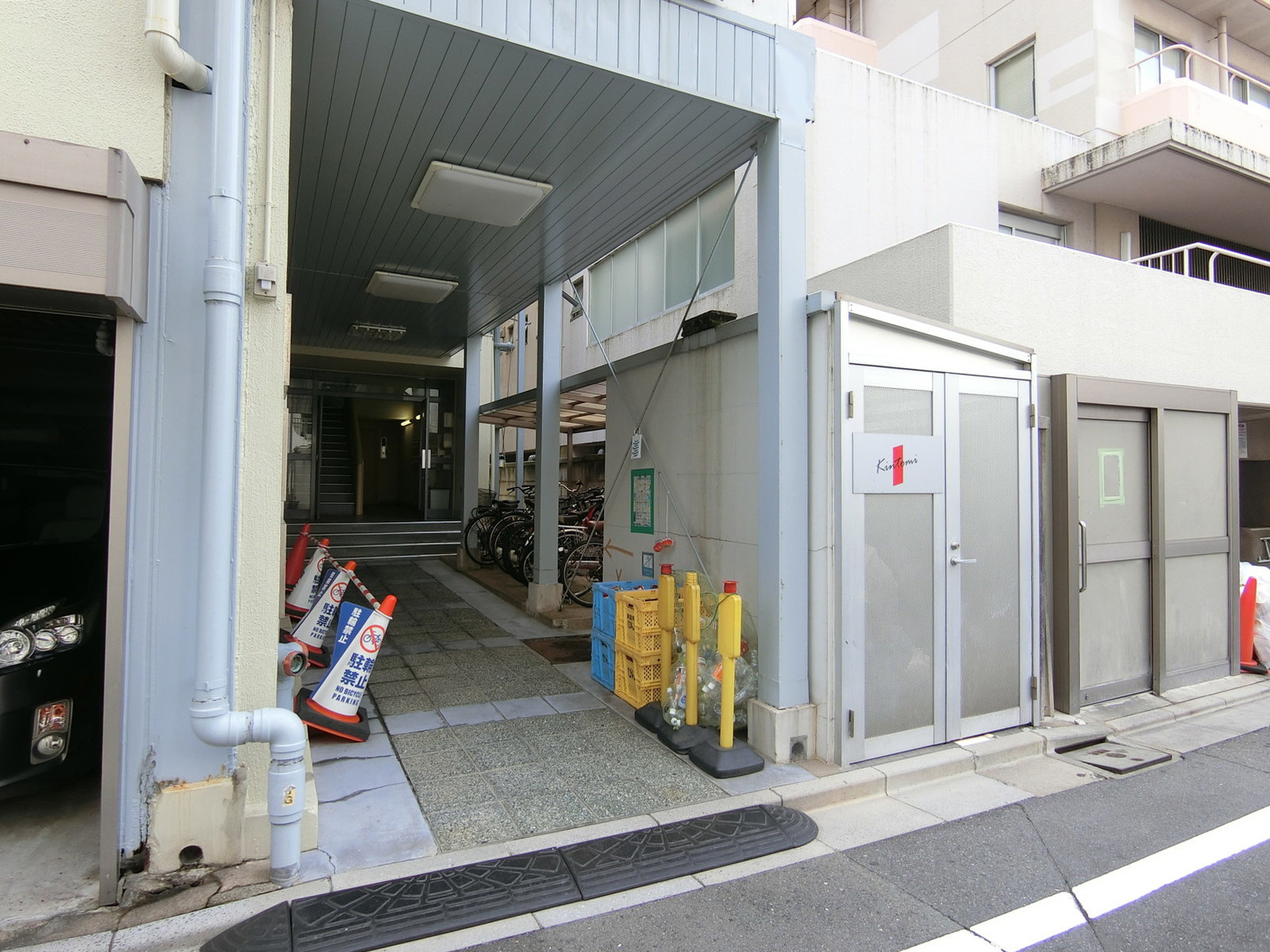 1階出入り口付近