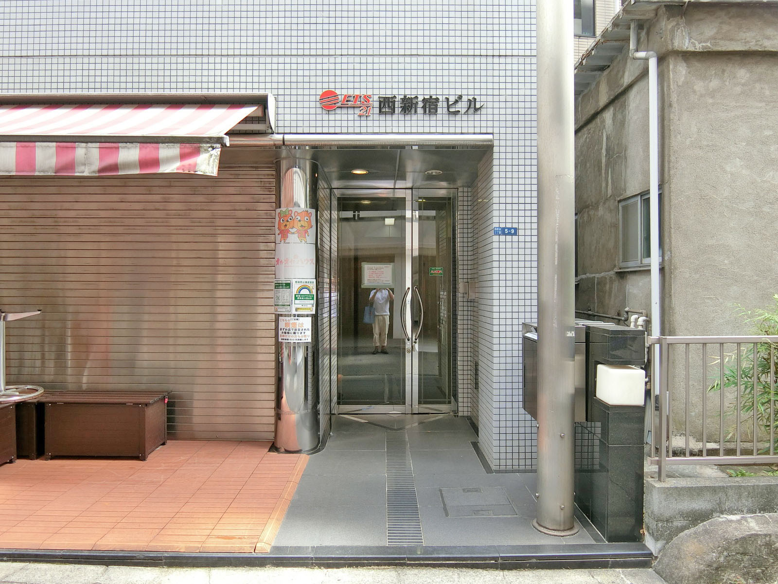 オフィス出入り口