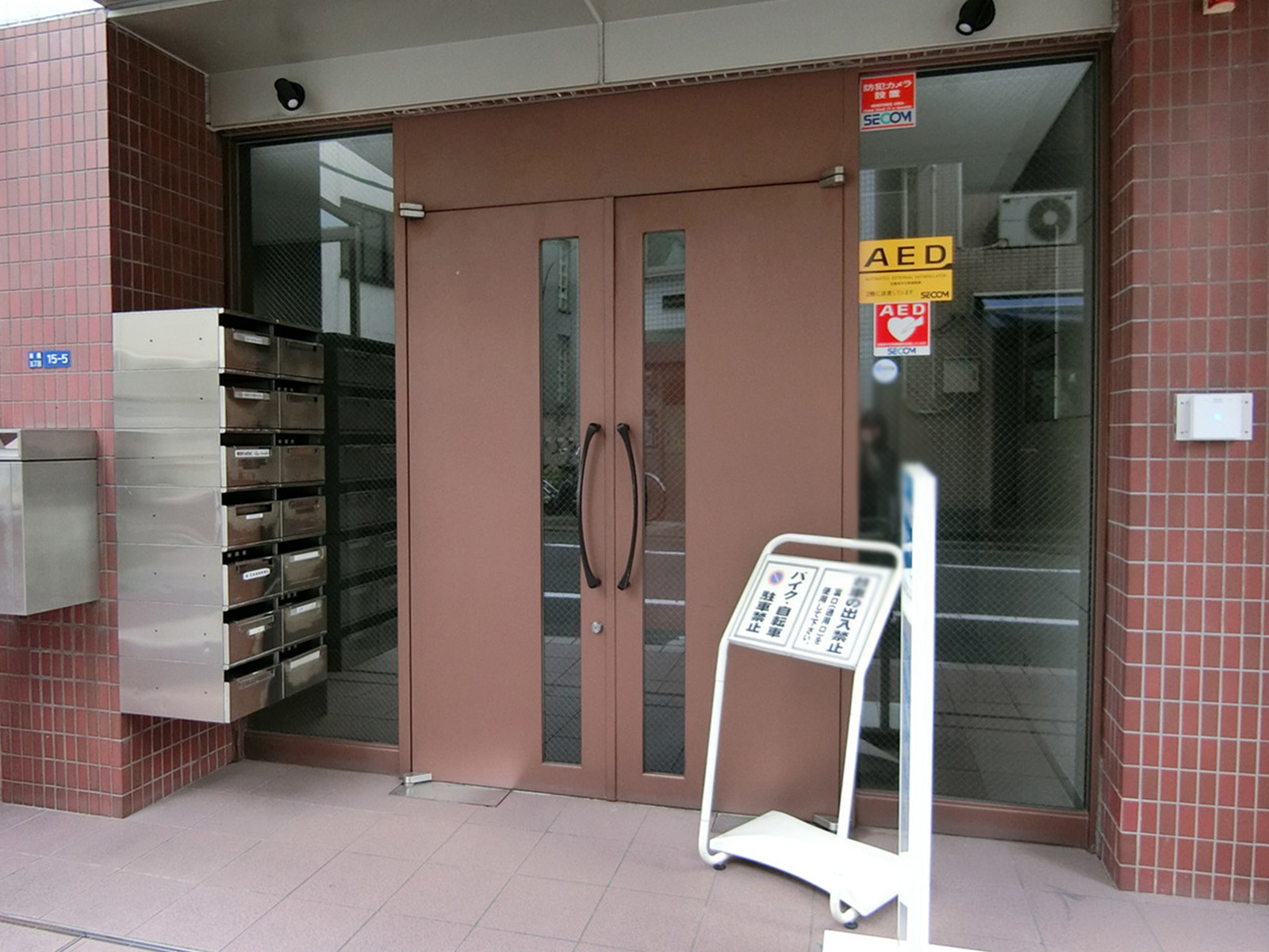 オフィスビル出入口