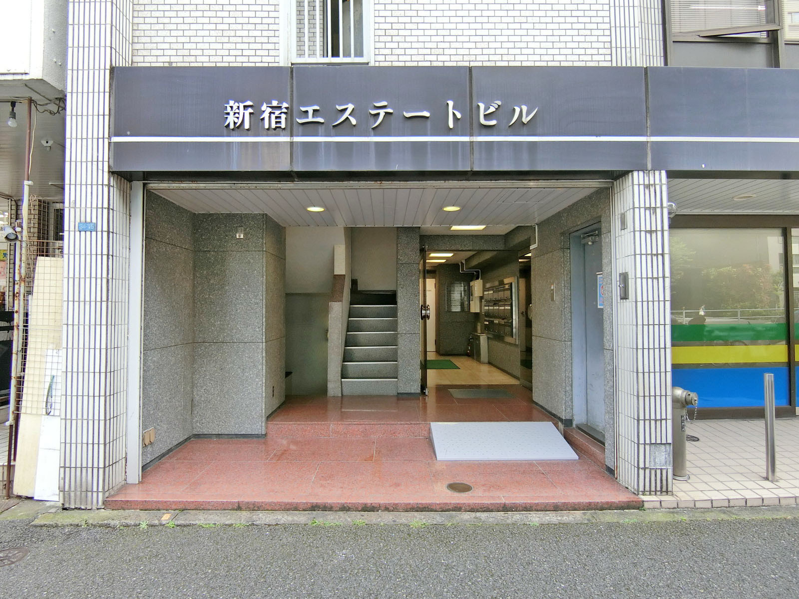 オフィス出入り口