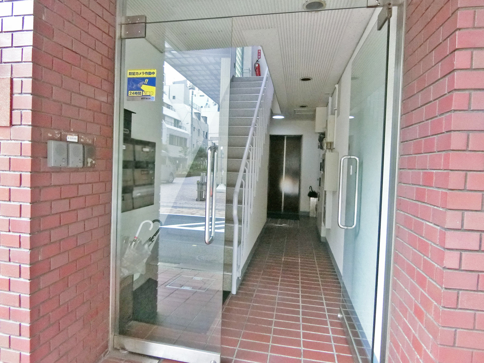 オフィスビル出入口
