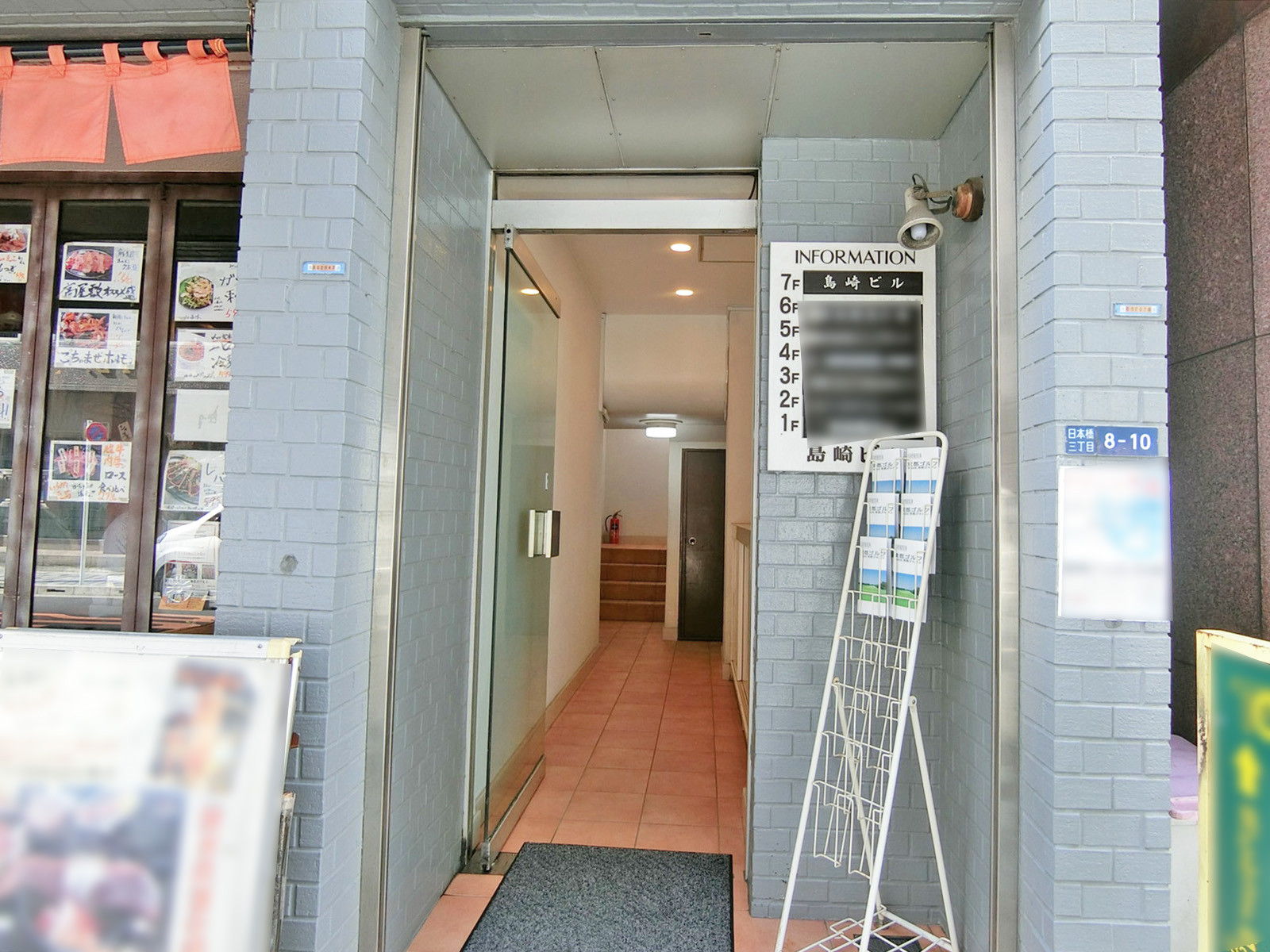 オフィスビル出入口