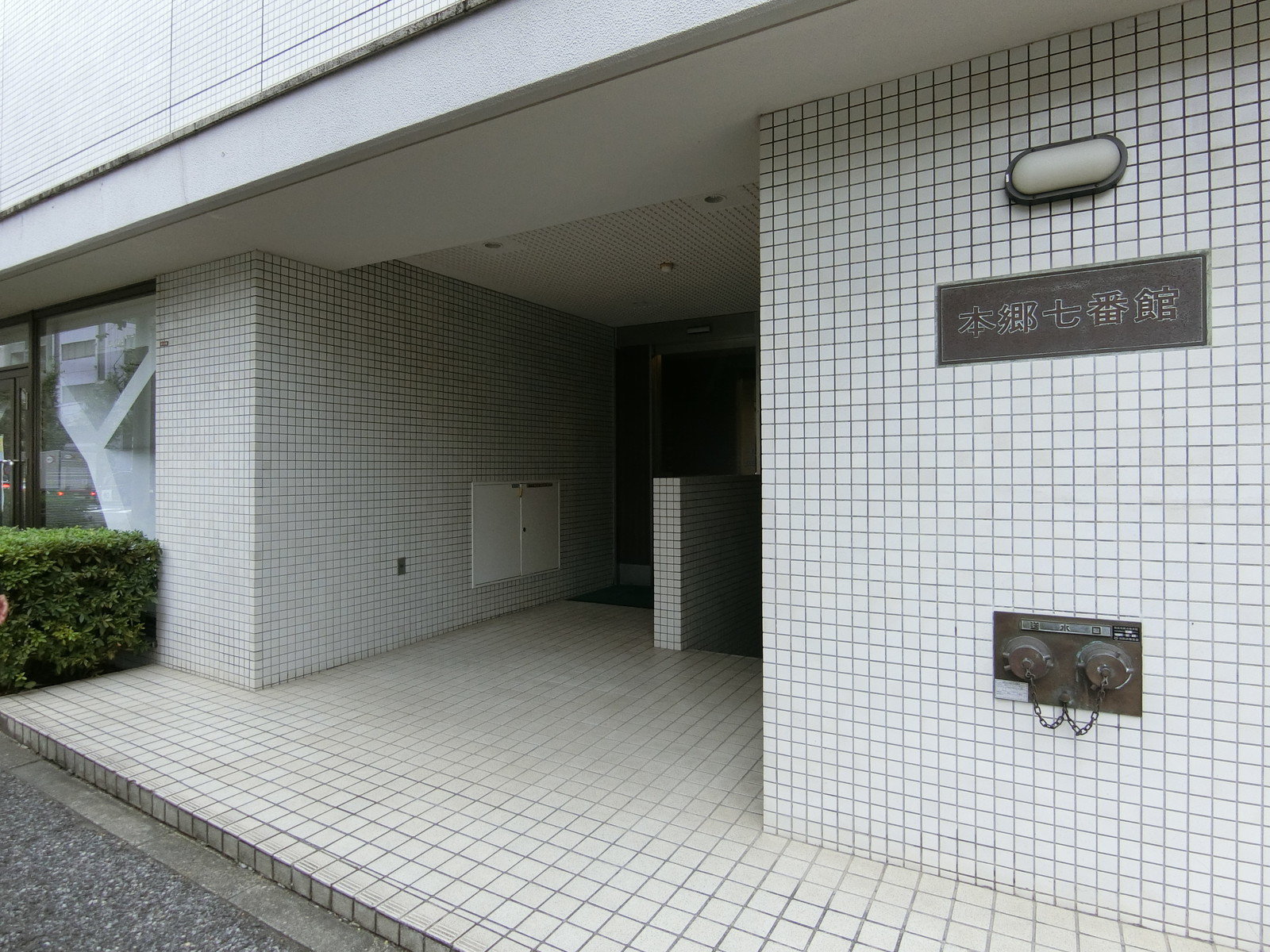オフィスビル出入口