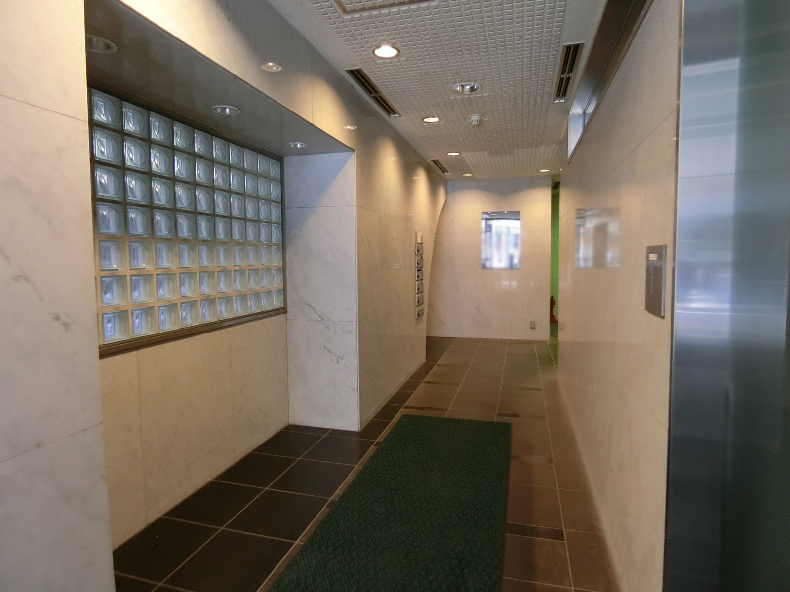 エントランスホール