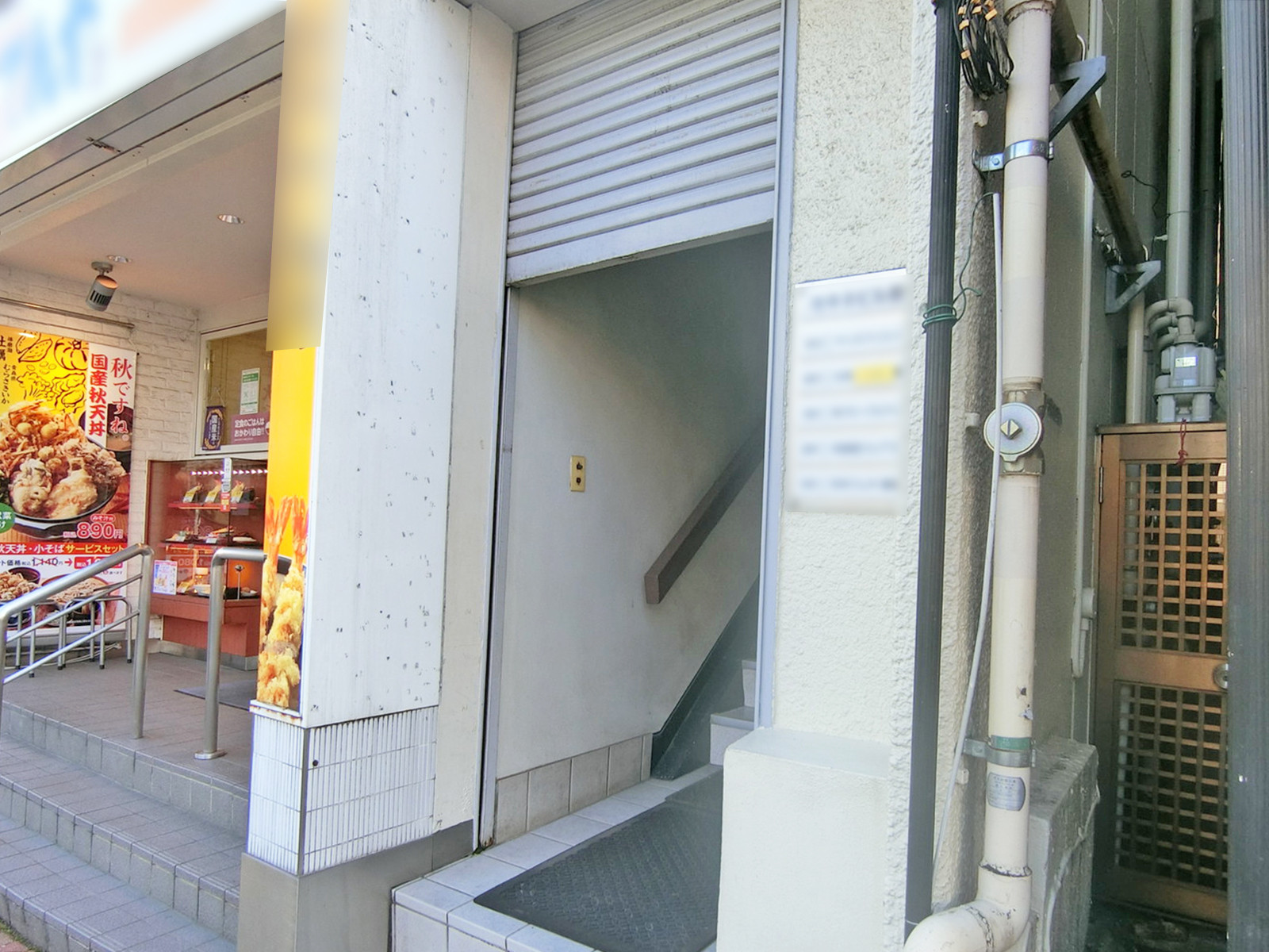 オフィスビル出入口