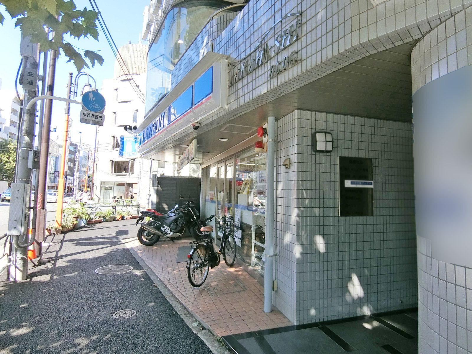1階の新宿馬場下郵便局