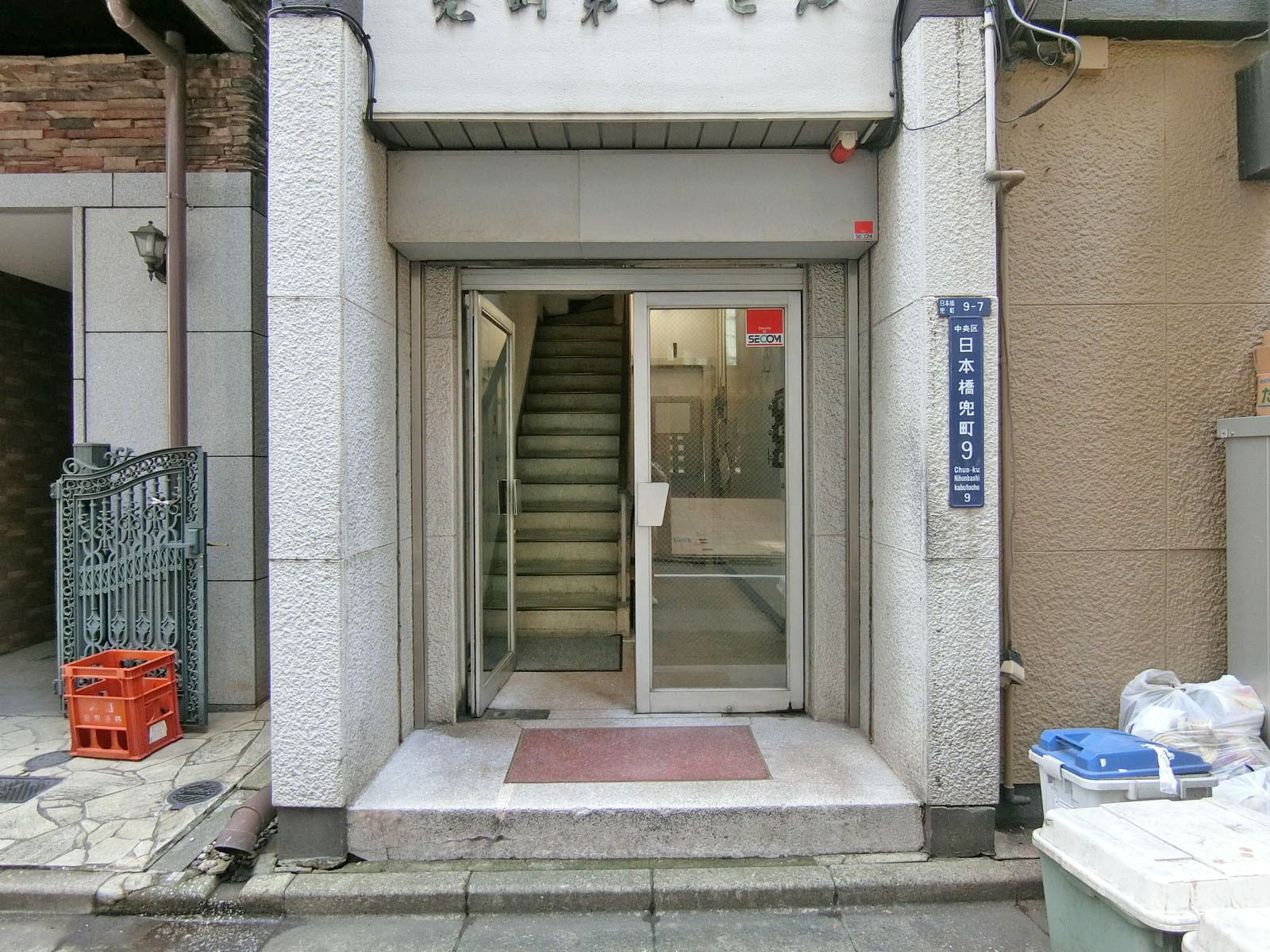 オフィス出入り口