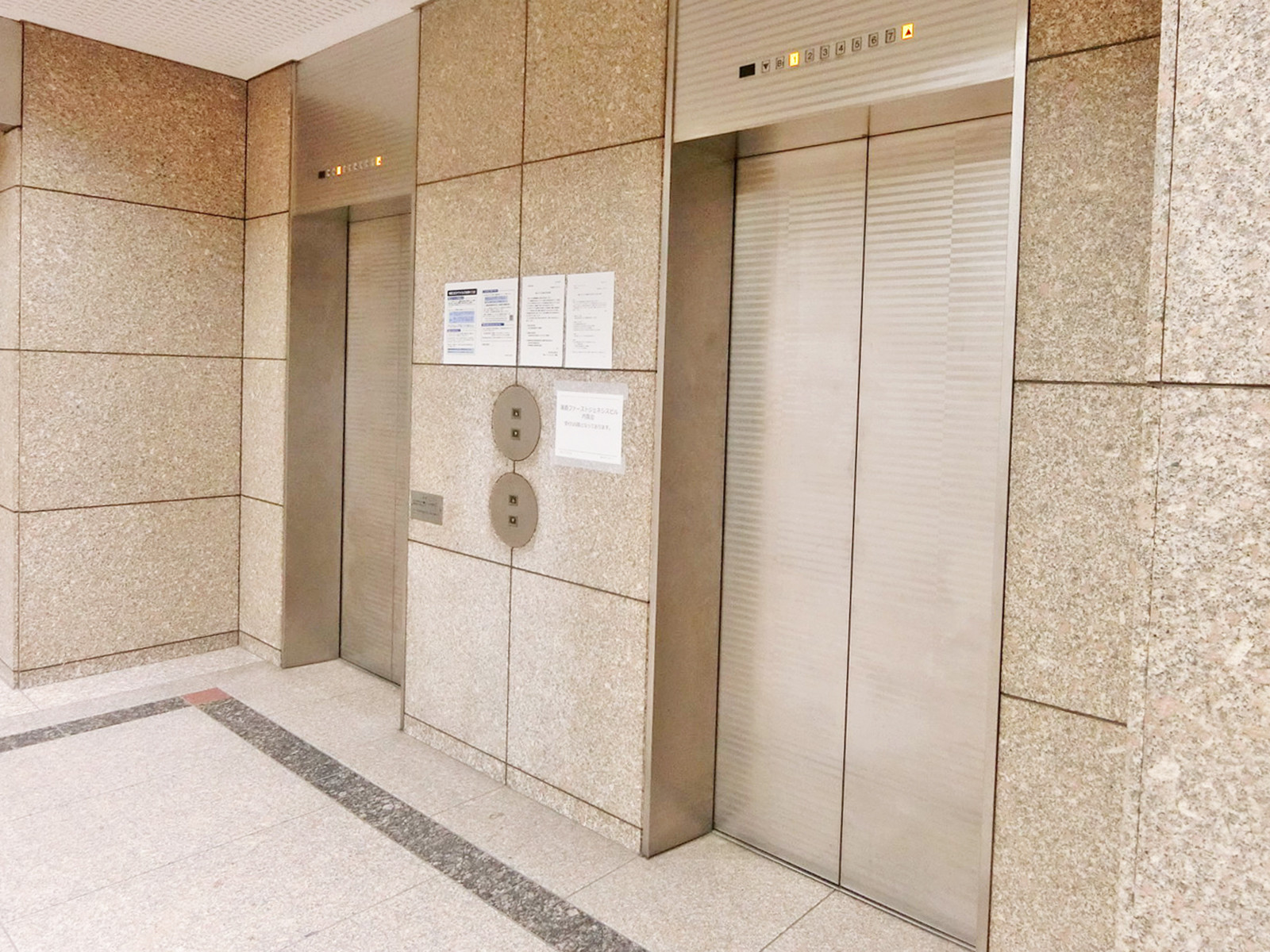 エレベーター(2基)