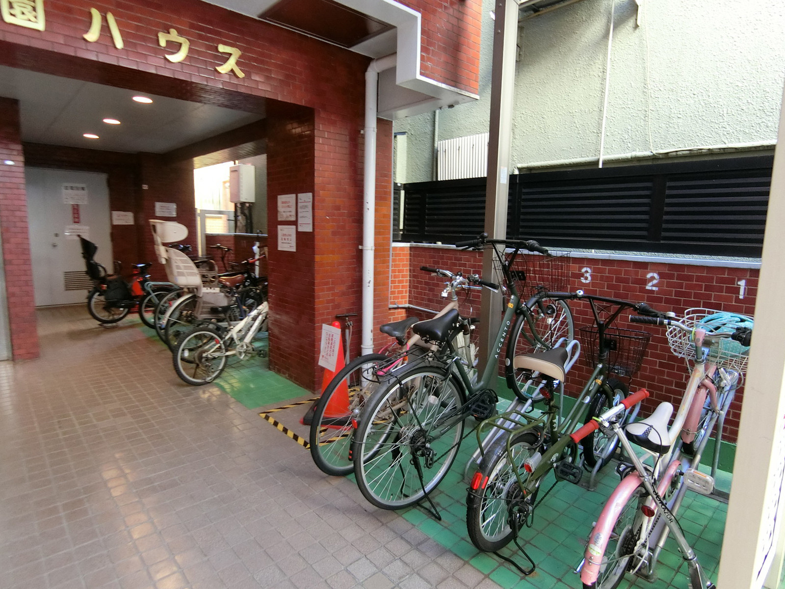 駐輪場