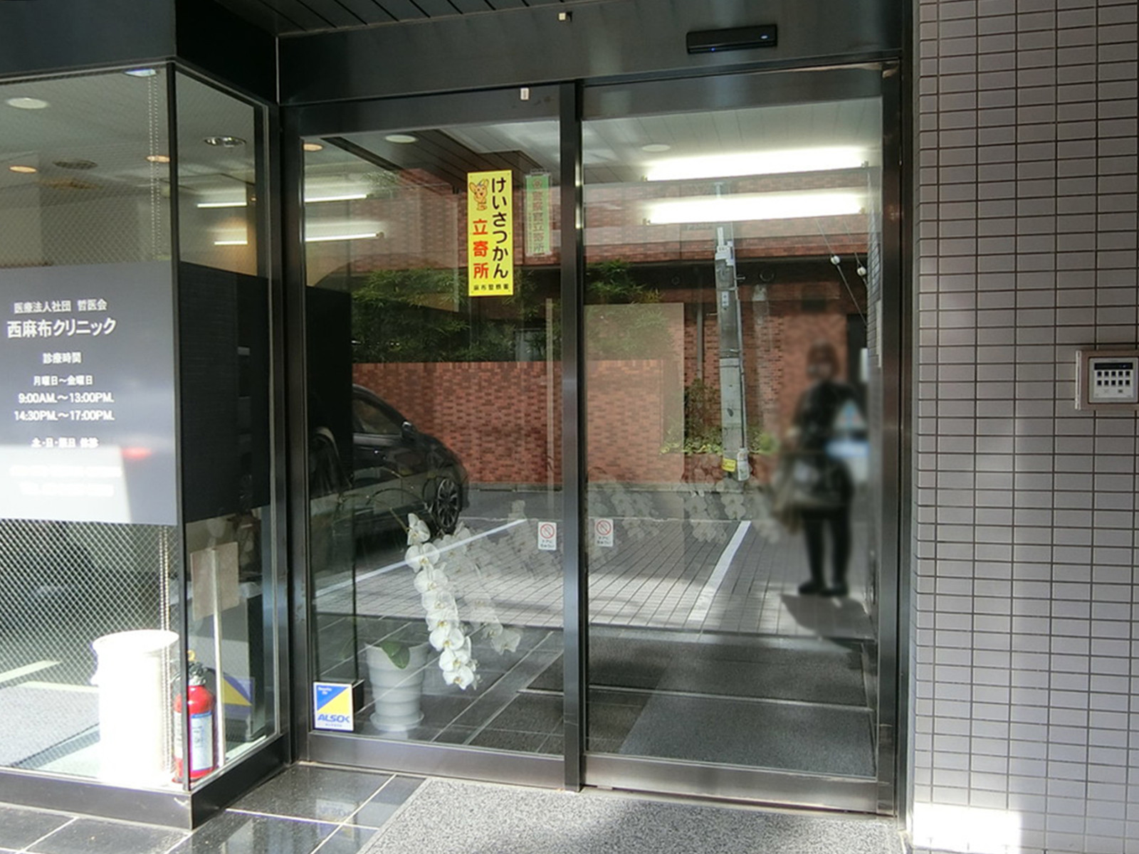 オフィスビル出入口
