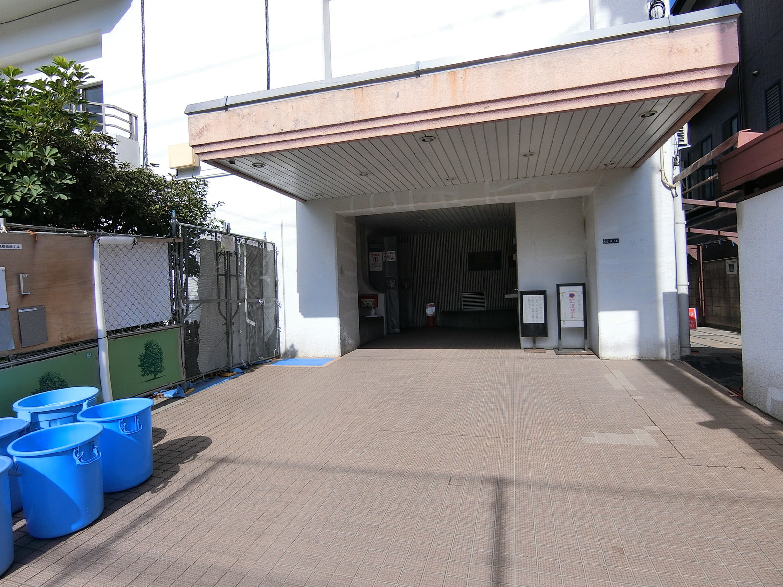 オフィス出入口