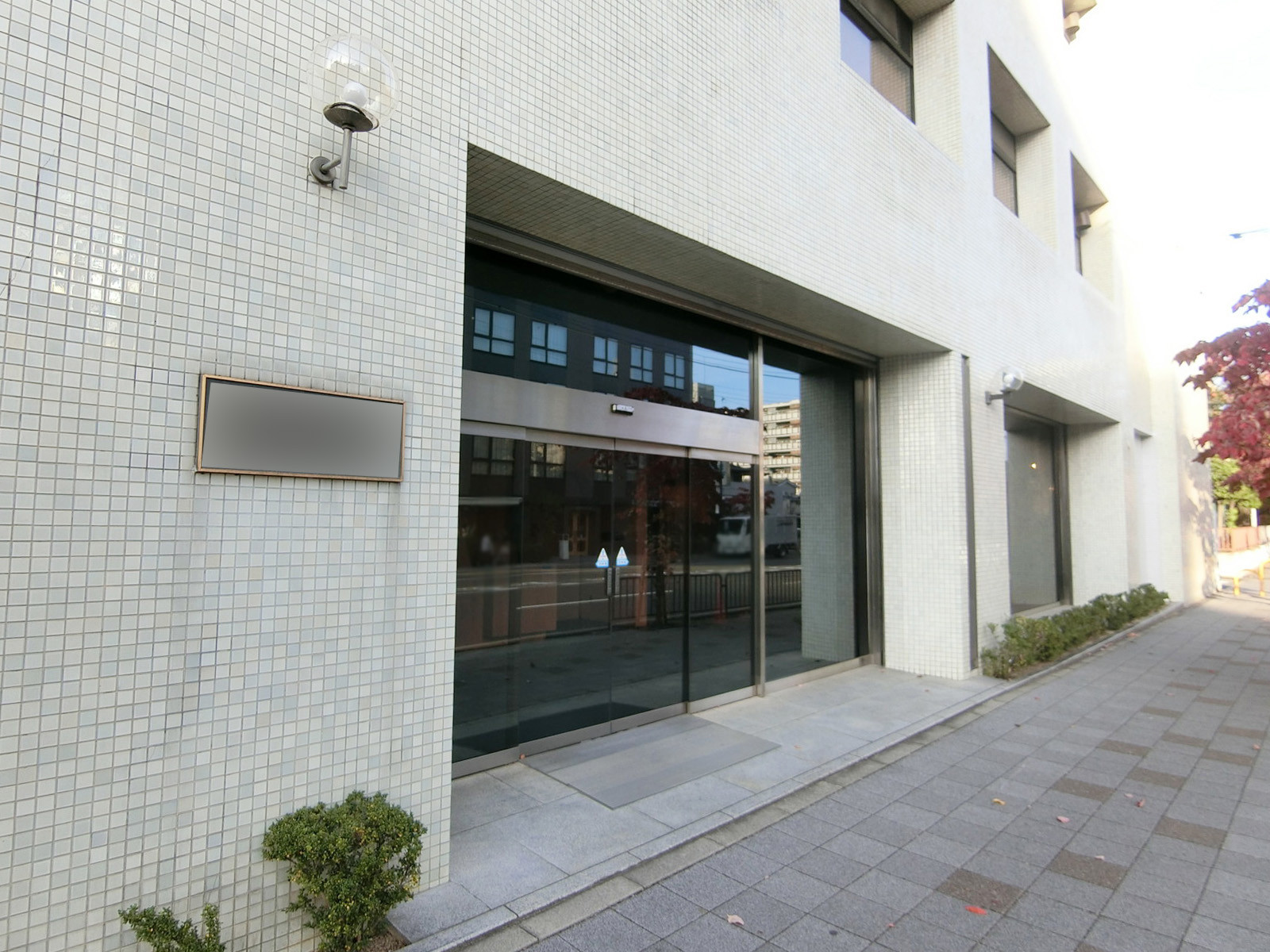 オフィスビル出入り口