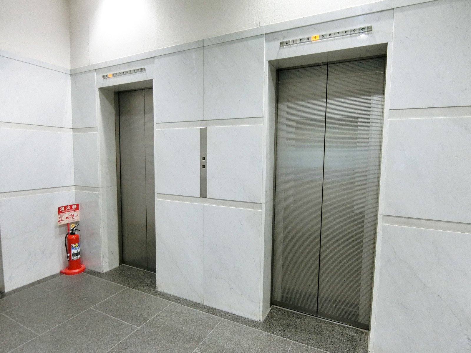 エレベーター(2基)