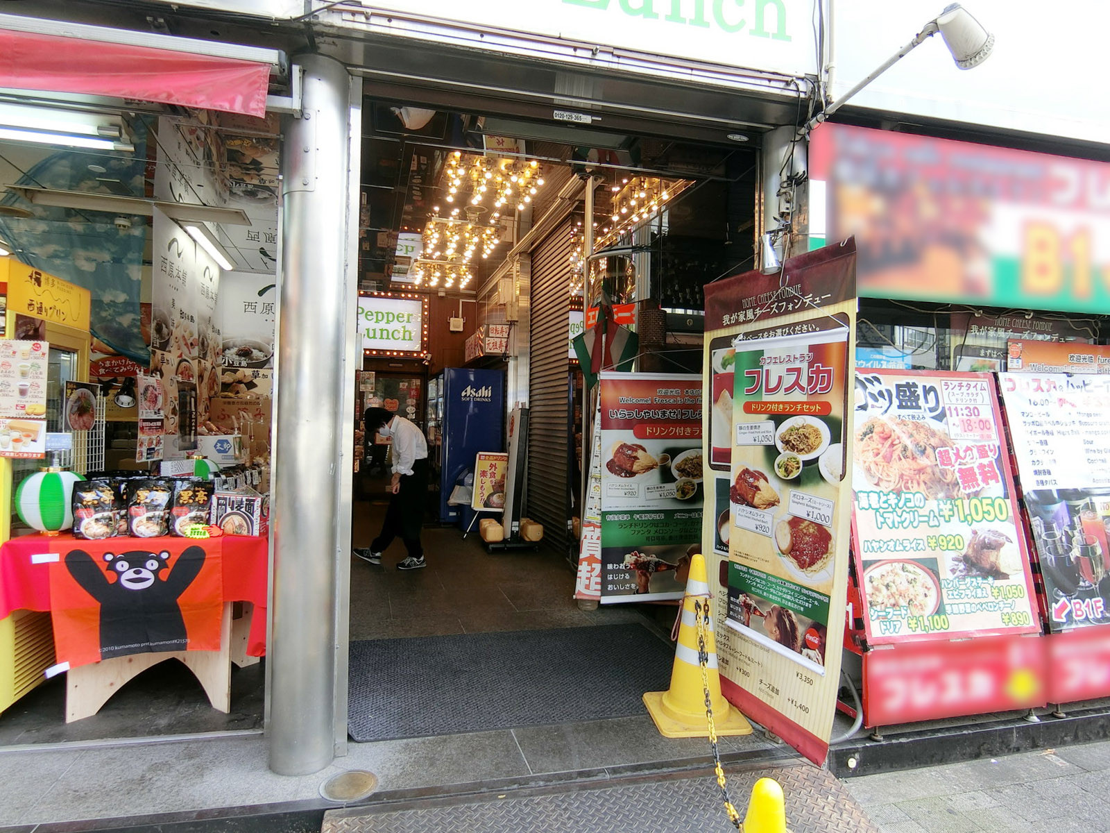 オフィスビル出入り口