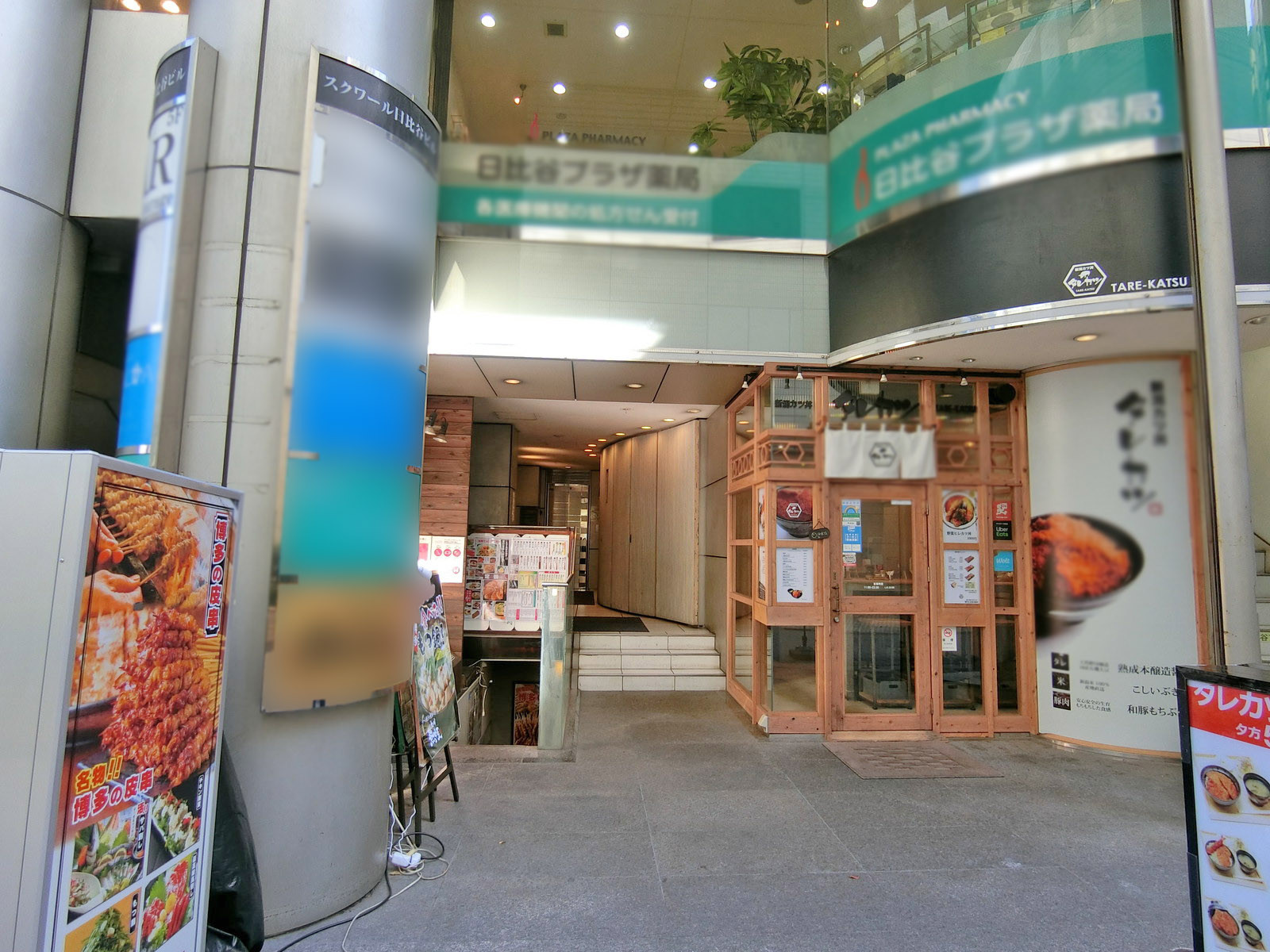 オフィスビル出入り口