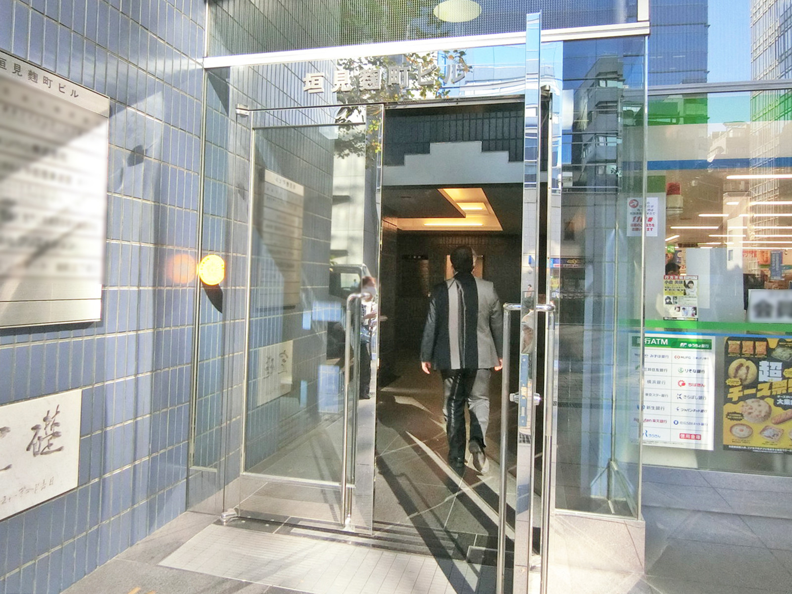 オフィスビル出入口
