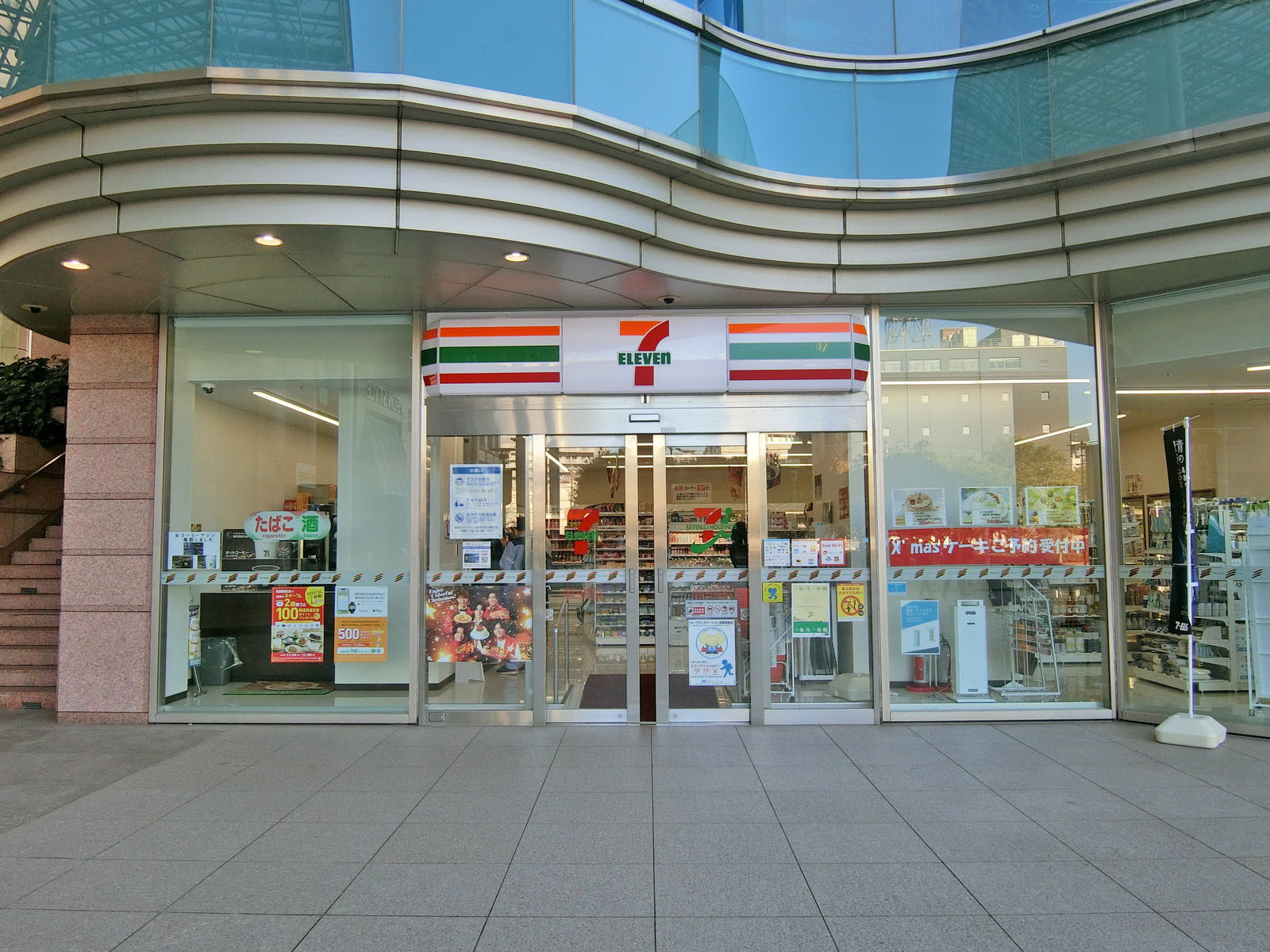 1階のセブンイレブン品川シーサイドフォレスト店