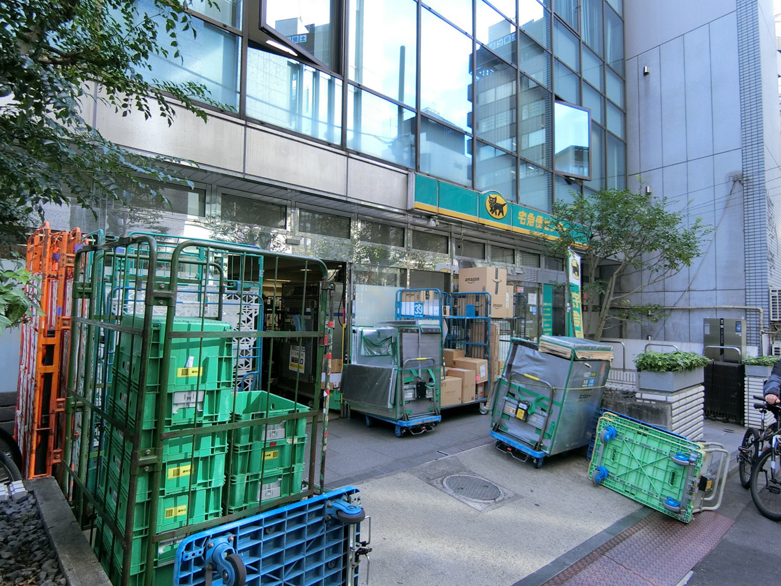 1階のヤマト運輸 渋谷3丁目センター