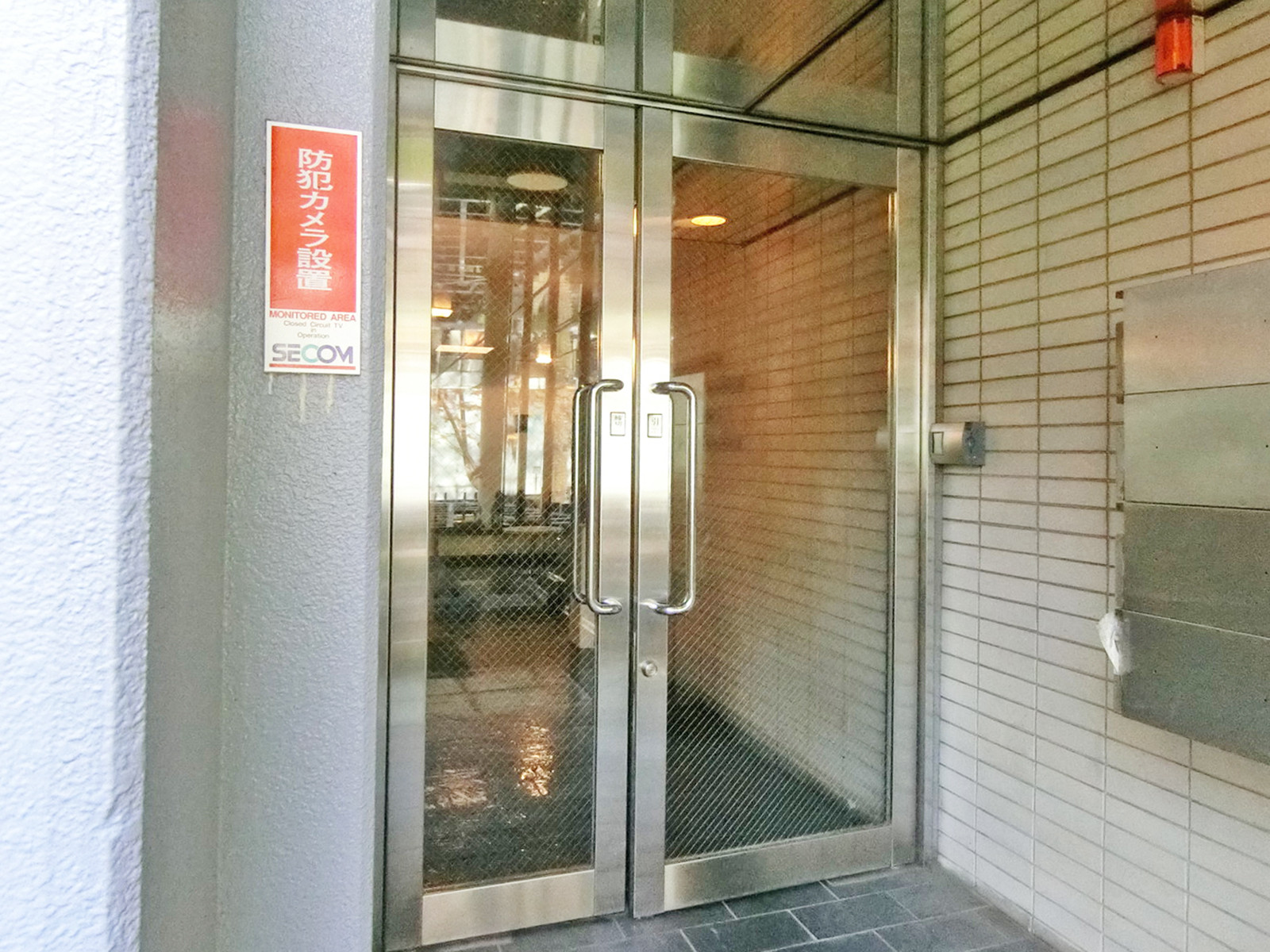 オフィスビル出入口