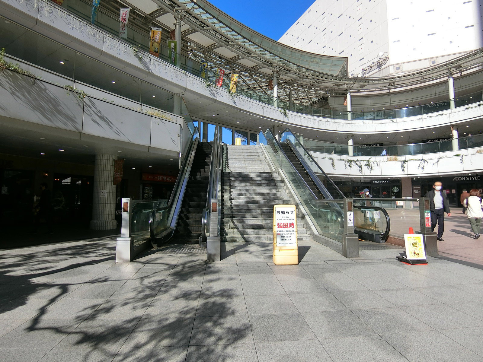 エスカレーター完備