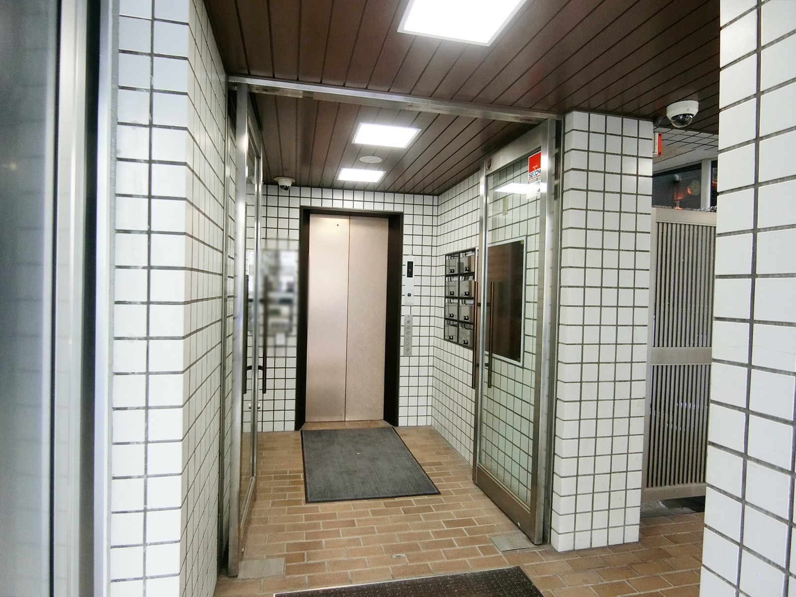 オフィスビル出入口