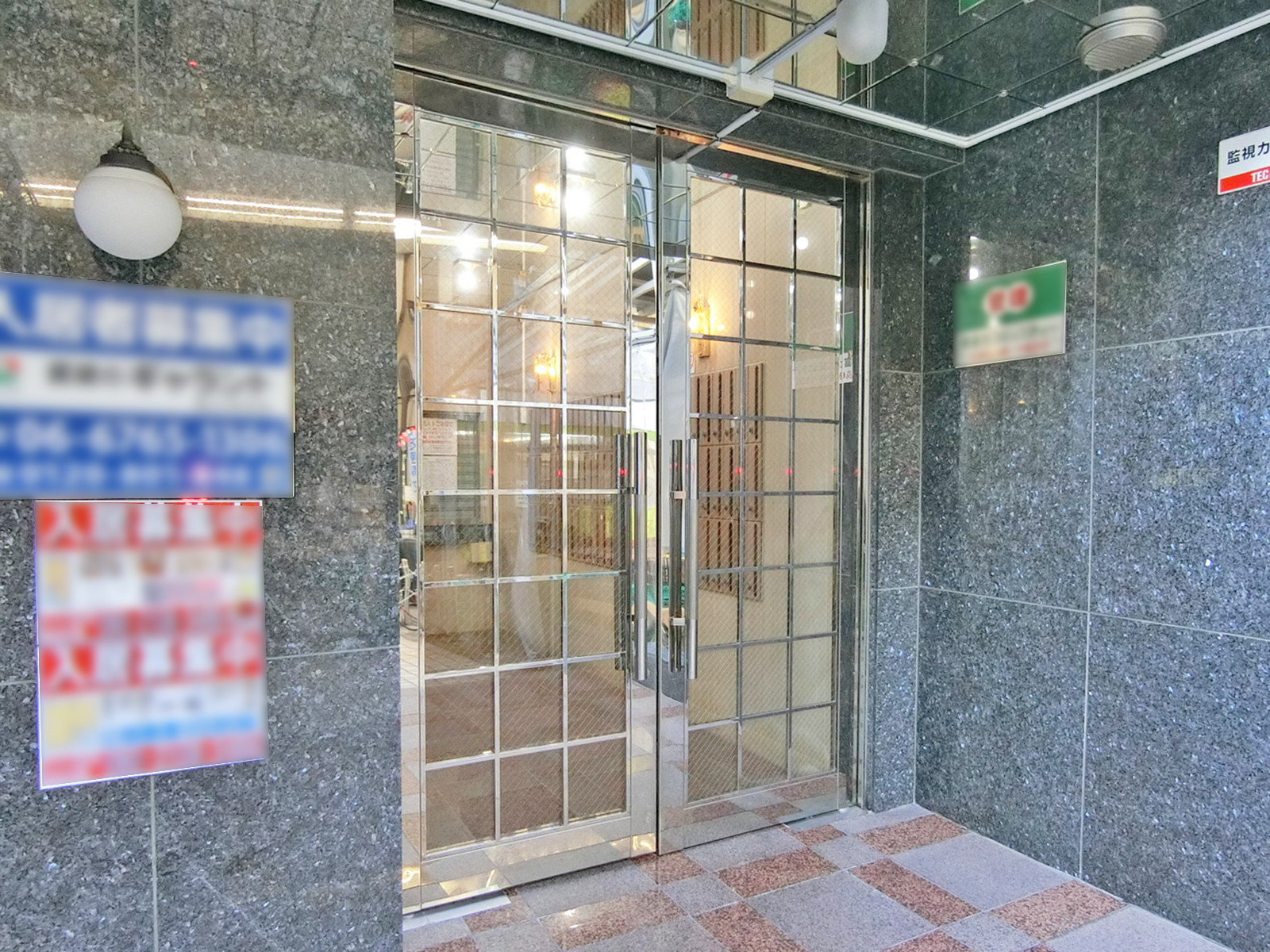 オフィスビル出入口