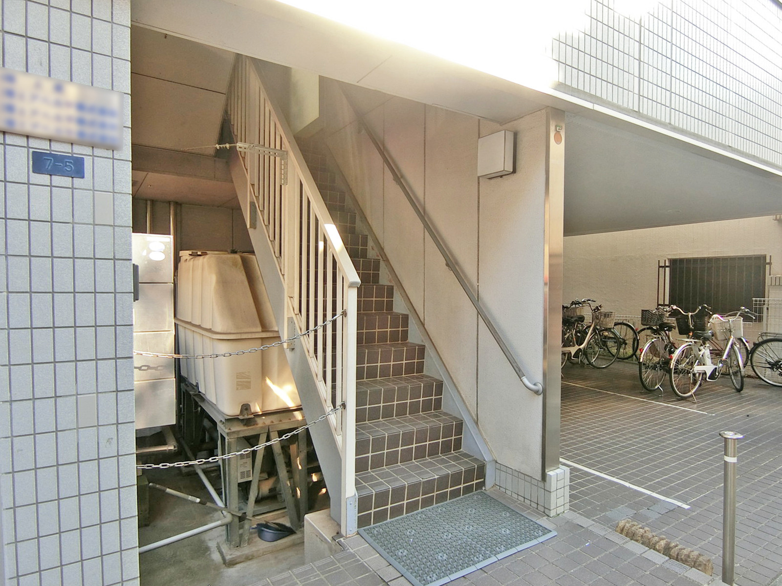 オフィスビル出入口