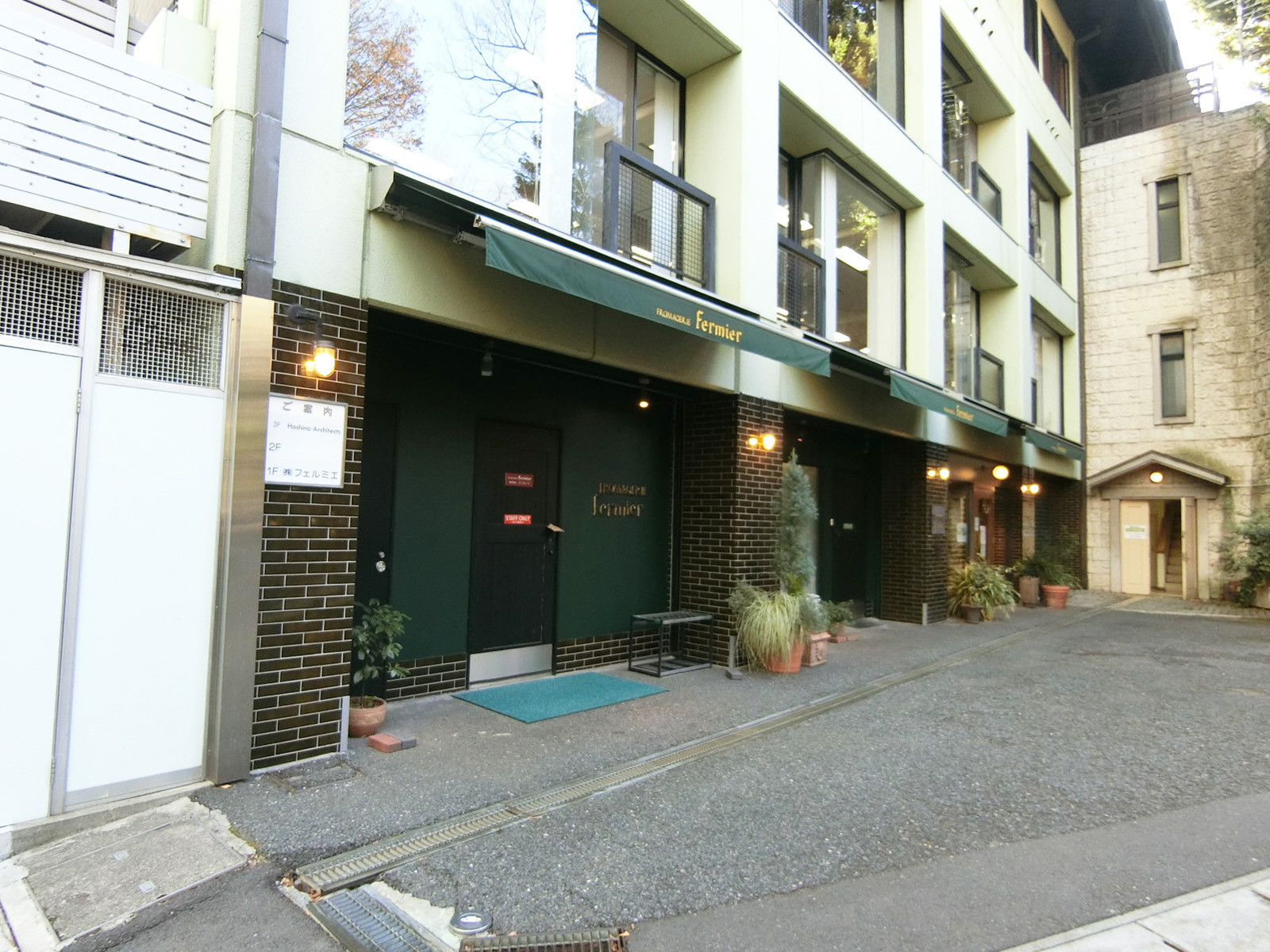 1階テナントの様子