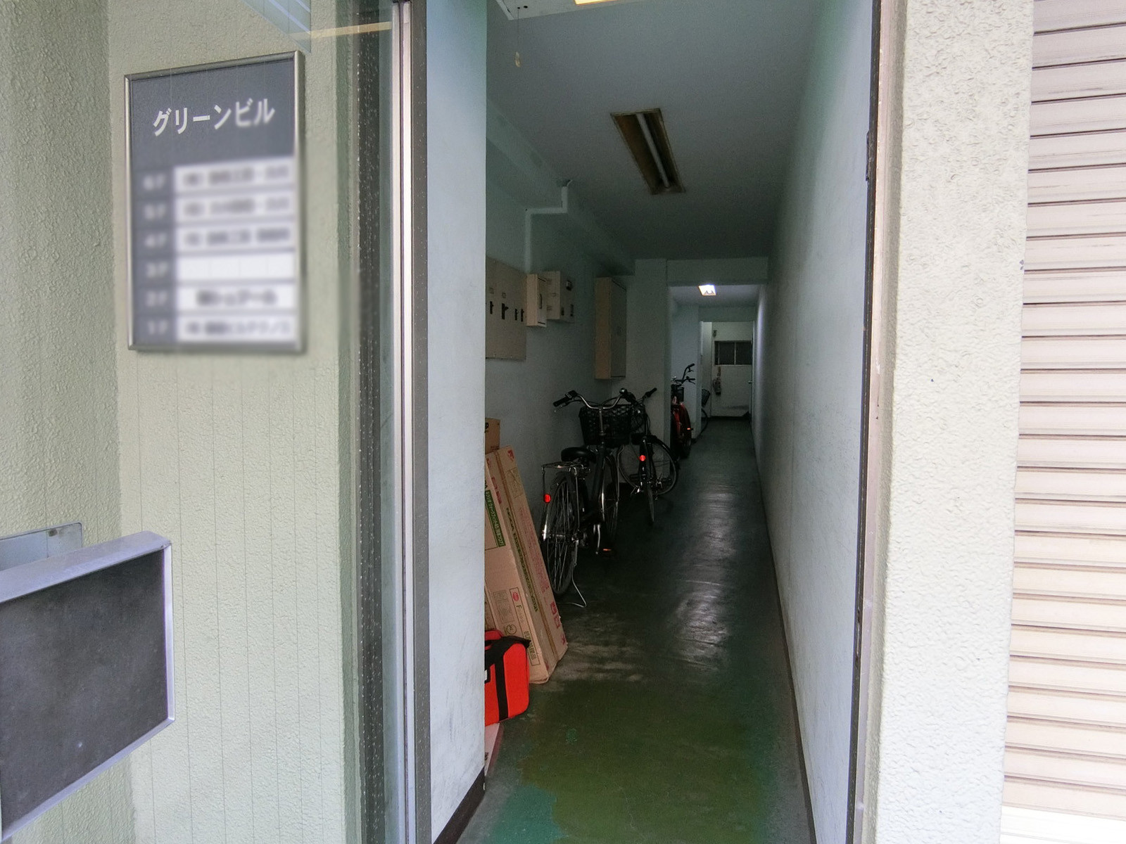 オフィスビル出入口