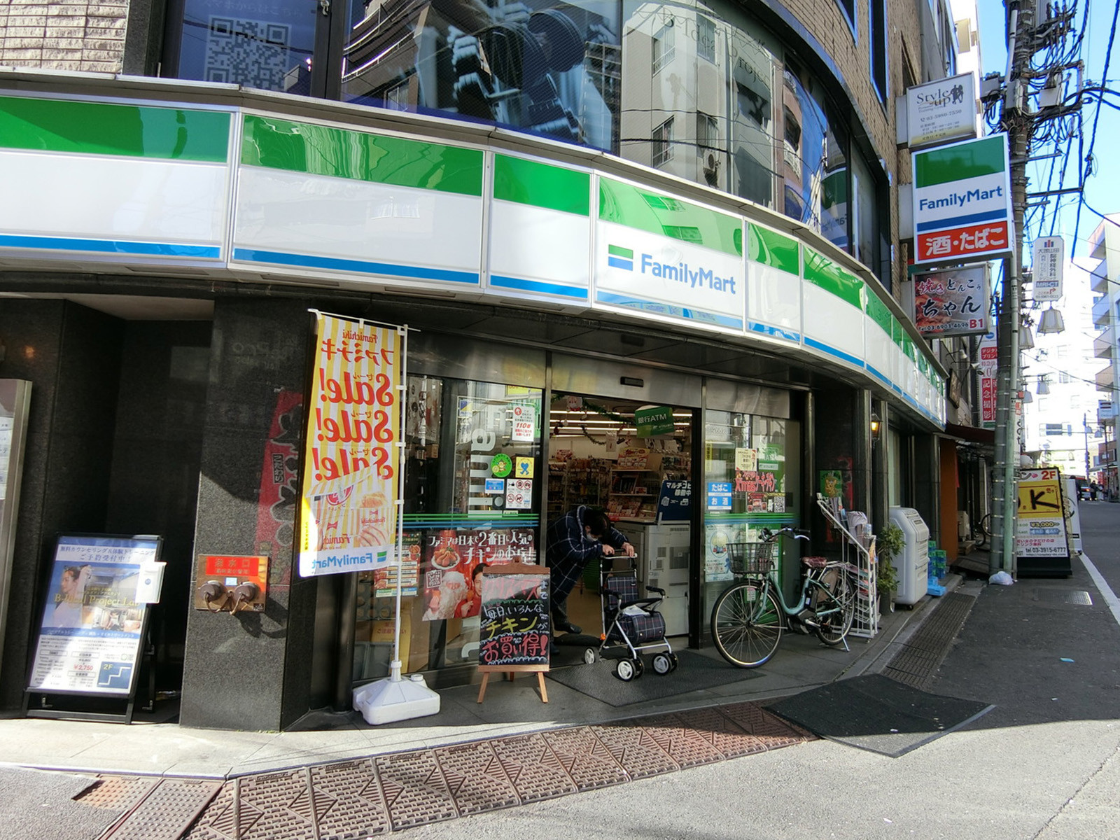 1階のファミリーマート
