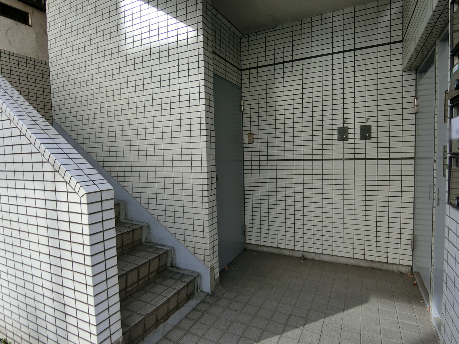 オフィス出入口