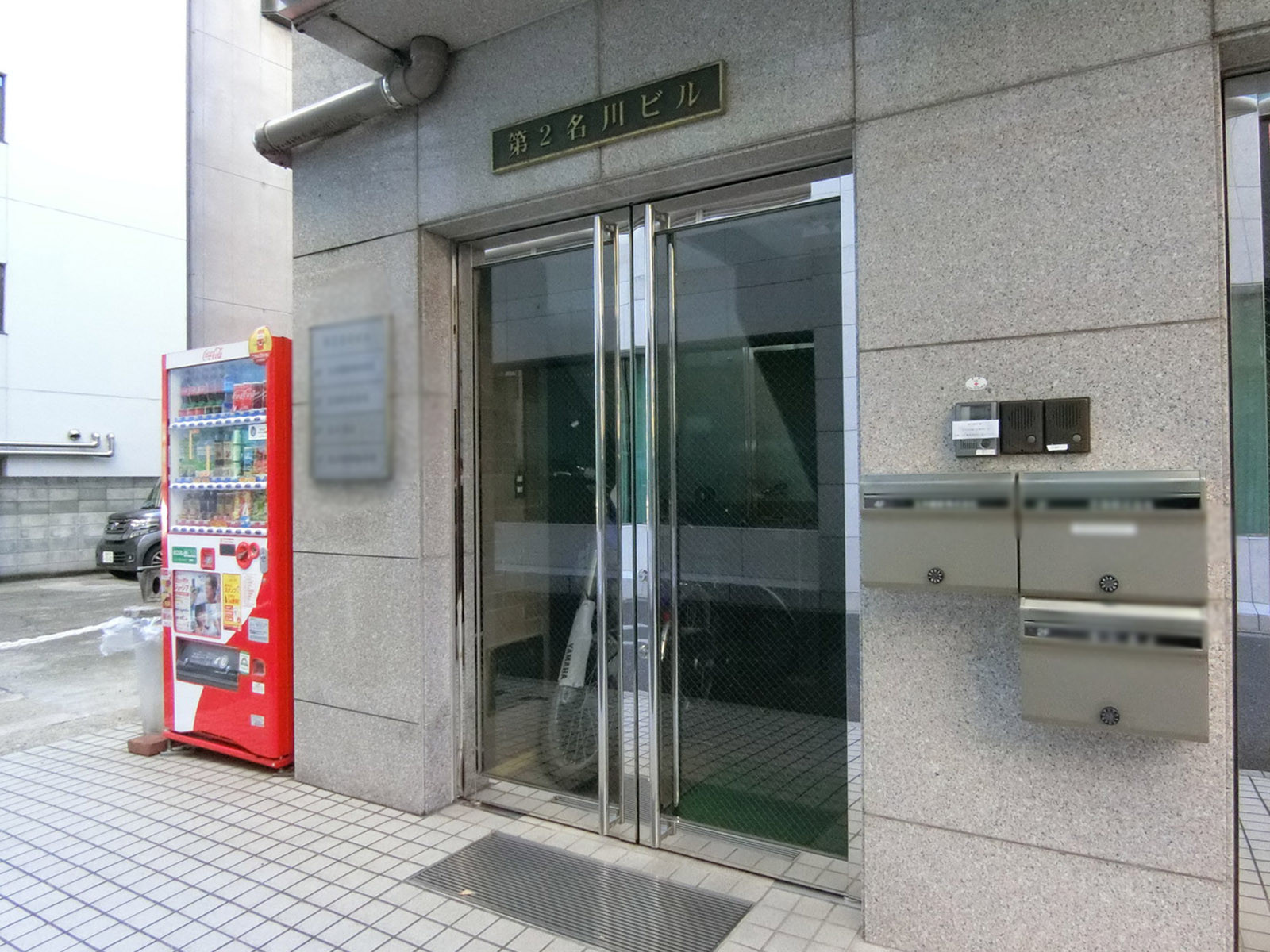 オフィスビル出入口