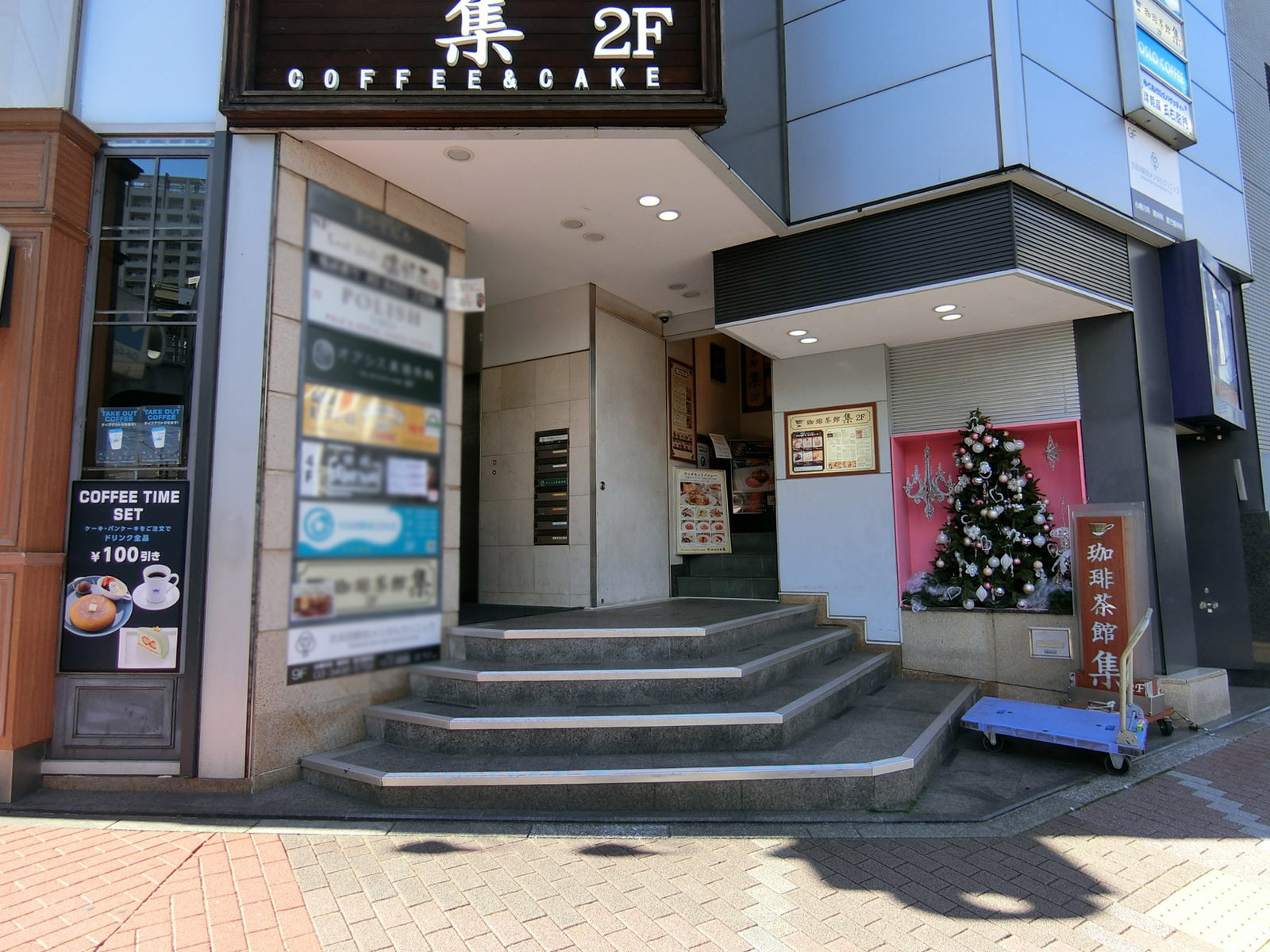 オフィスビル出入り口