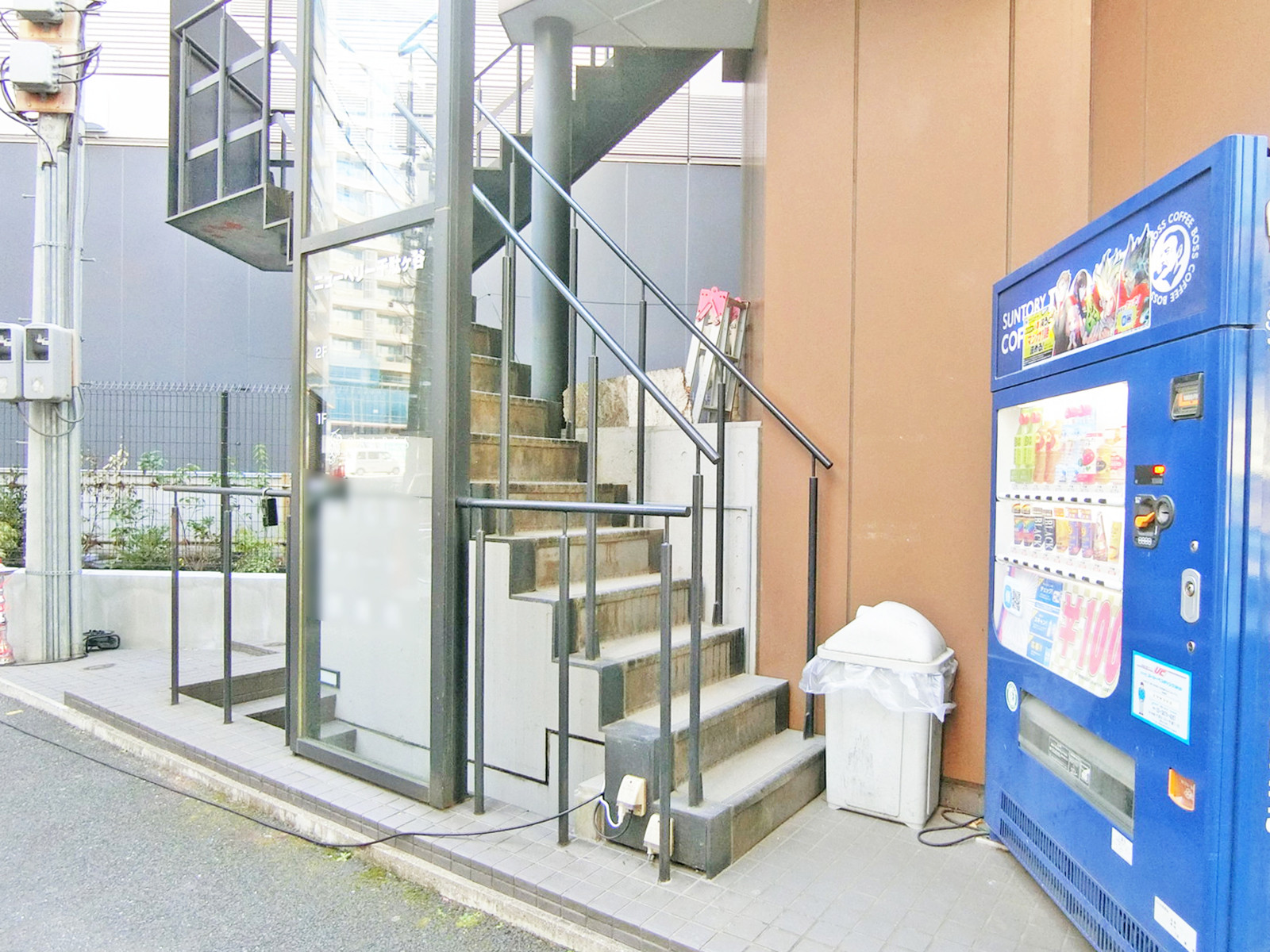 オフィスビル出入口