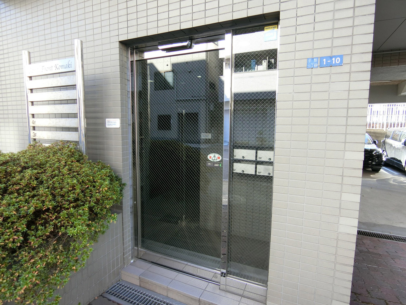 オフィスビル出入口