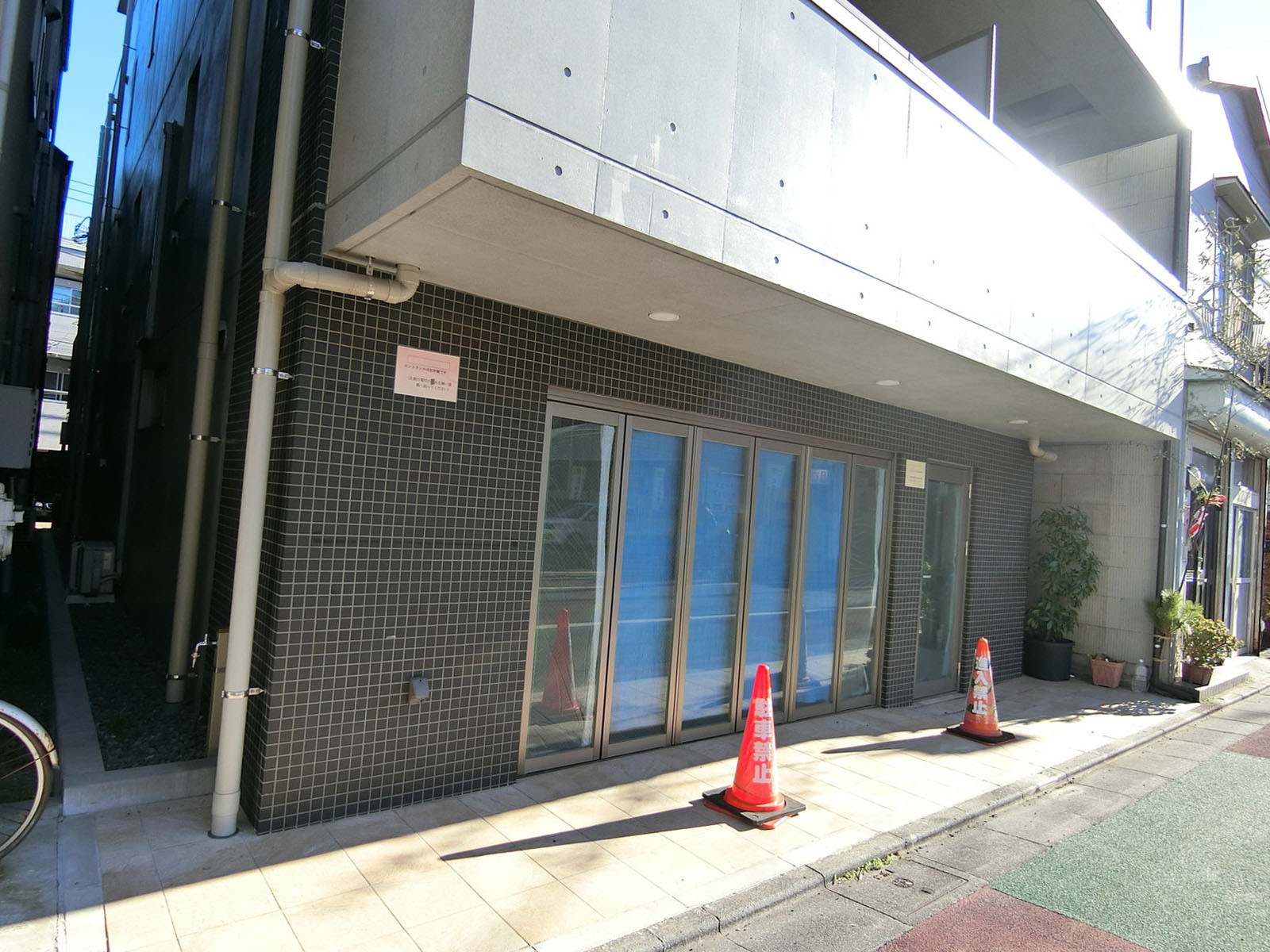1階テナントの様子