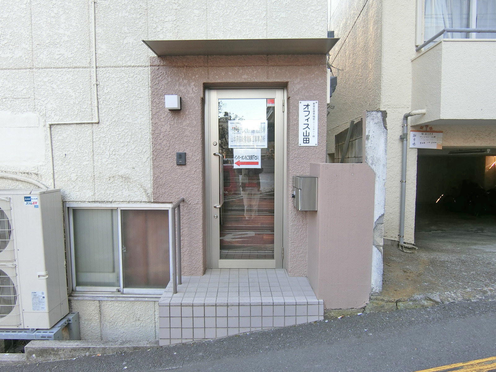 オフィス出入り口